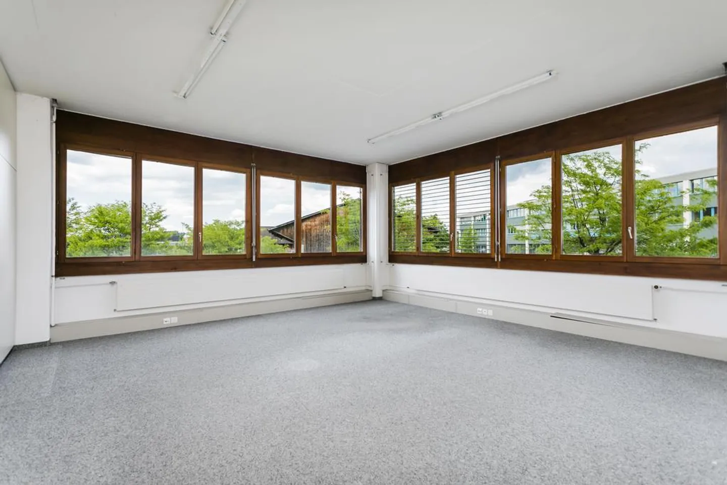 Office space with adjacent storage area - Photo 5 of 8