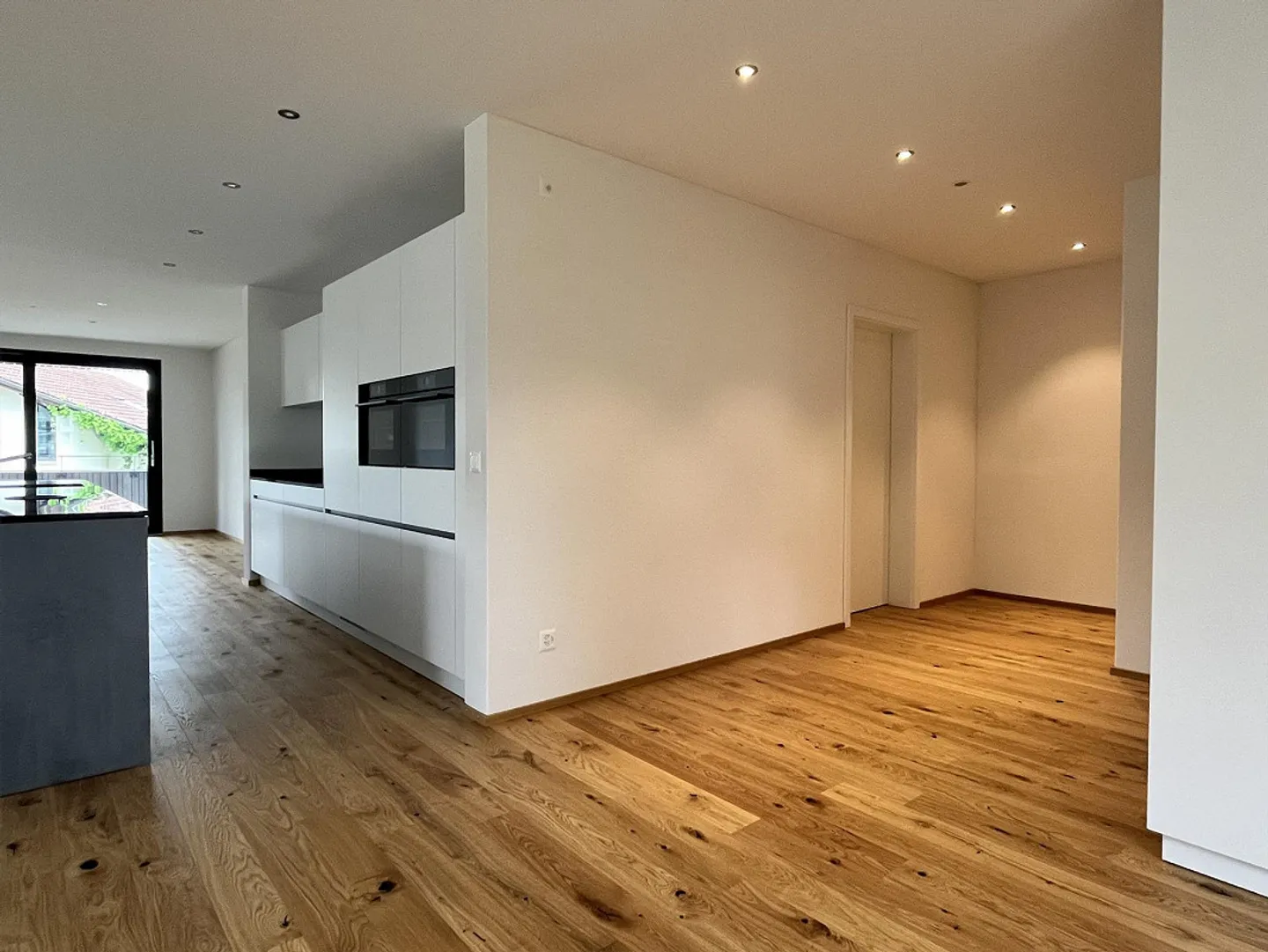 Top modern apartment in ownership standard - Photo 15 of 21