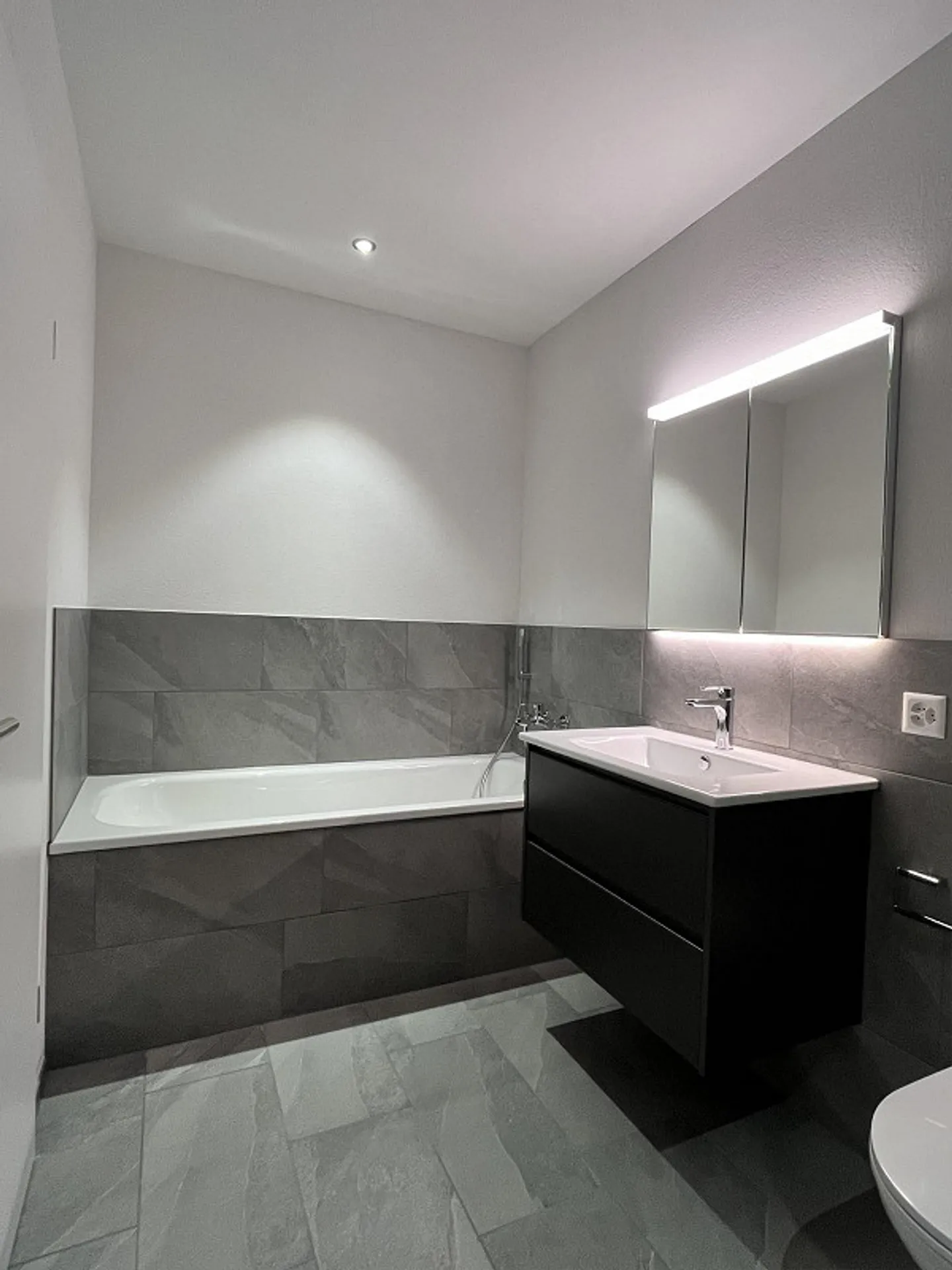 Top modern apartment in ownership standard - Photo 19 of 21