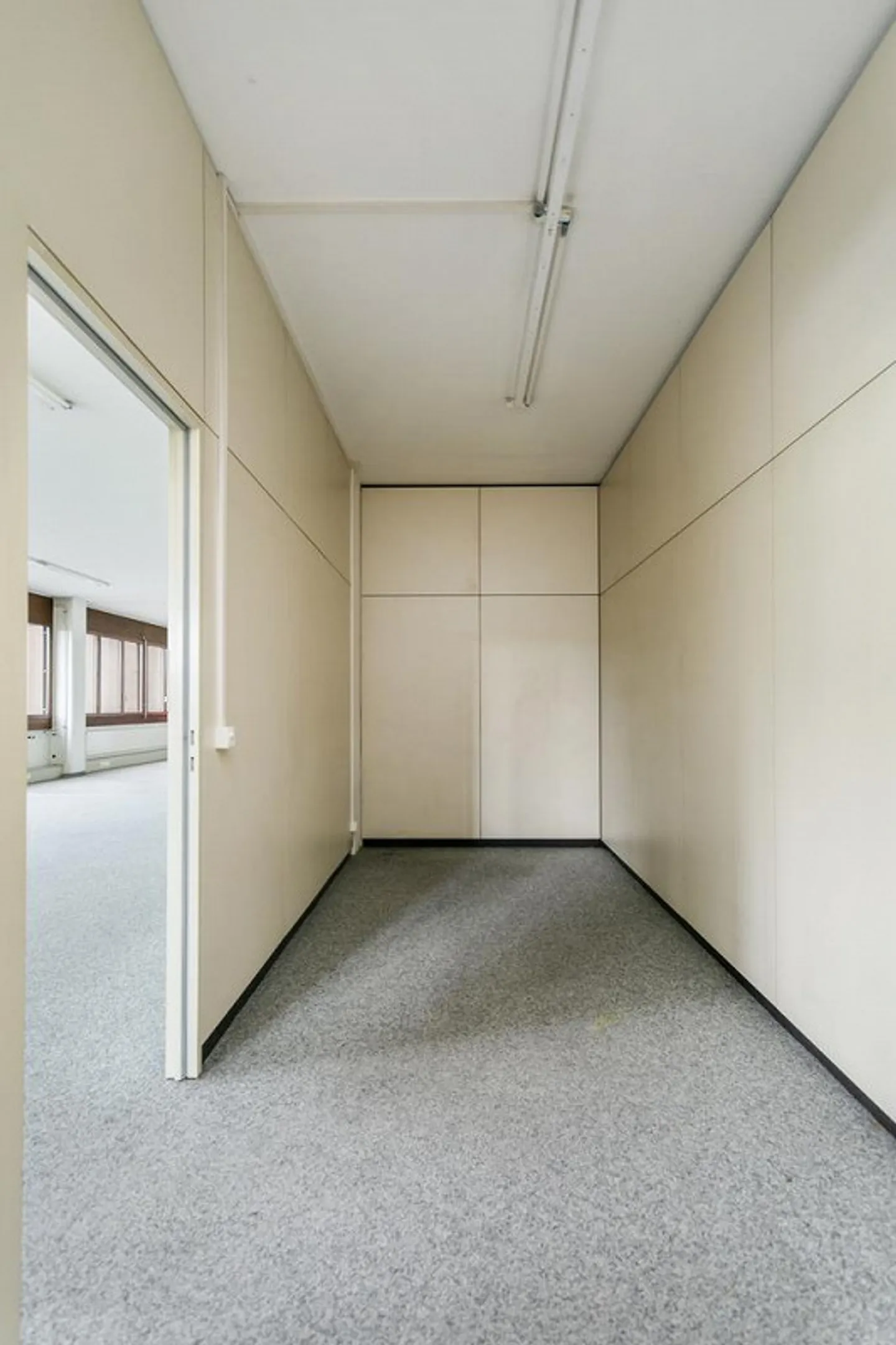 Office space with adjacent storage area - Photo 8 of 8