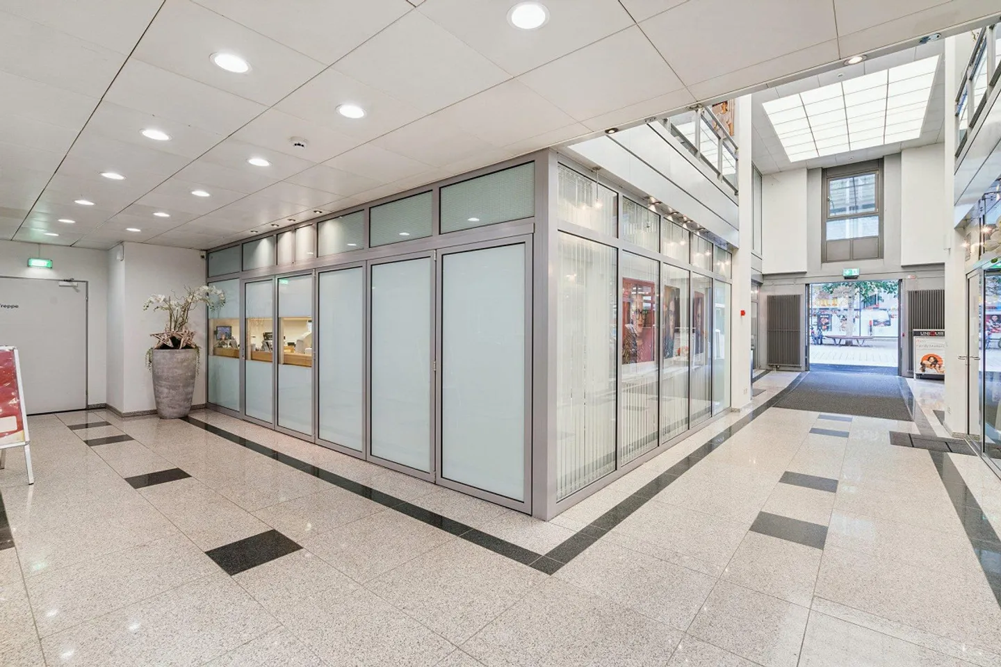 Espace commercial à louer dans un emplacement de choix à Uster ! - Photo 3 sur 12
