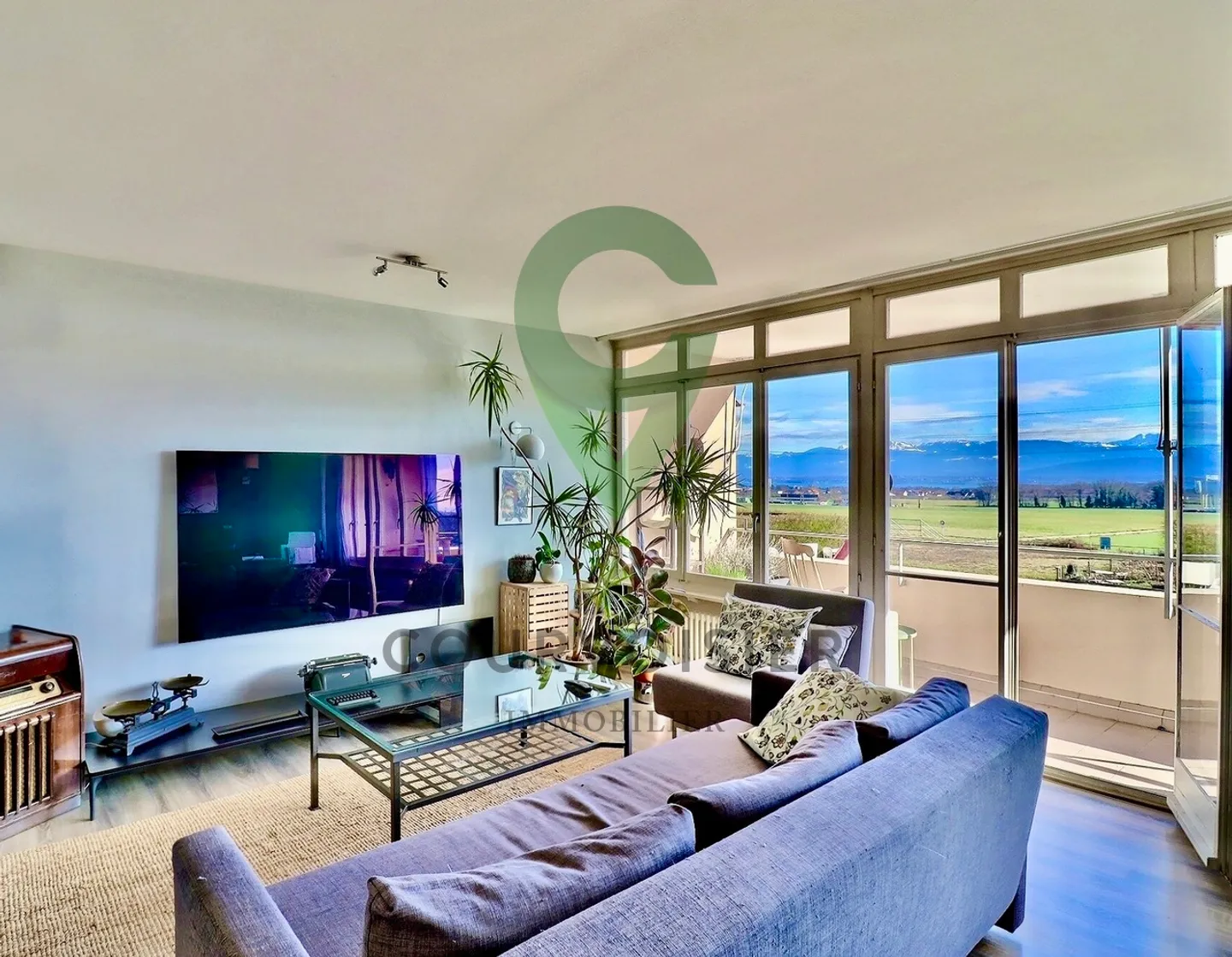 High-end apartment with unobstructed view and residential pool - Photo 3 of 11