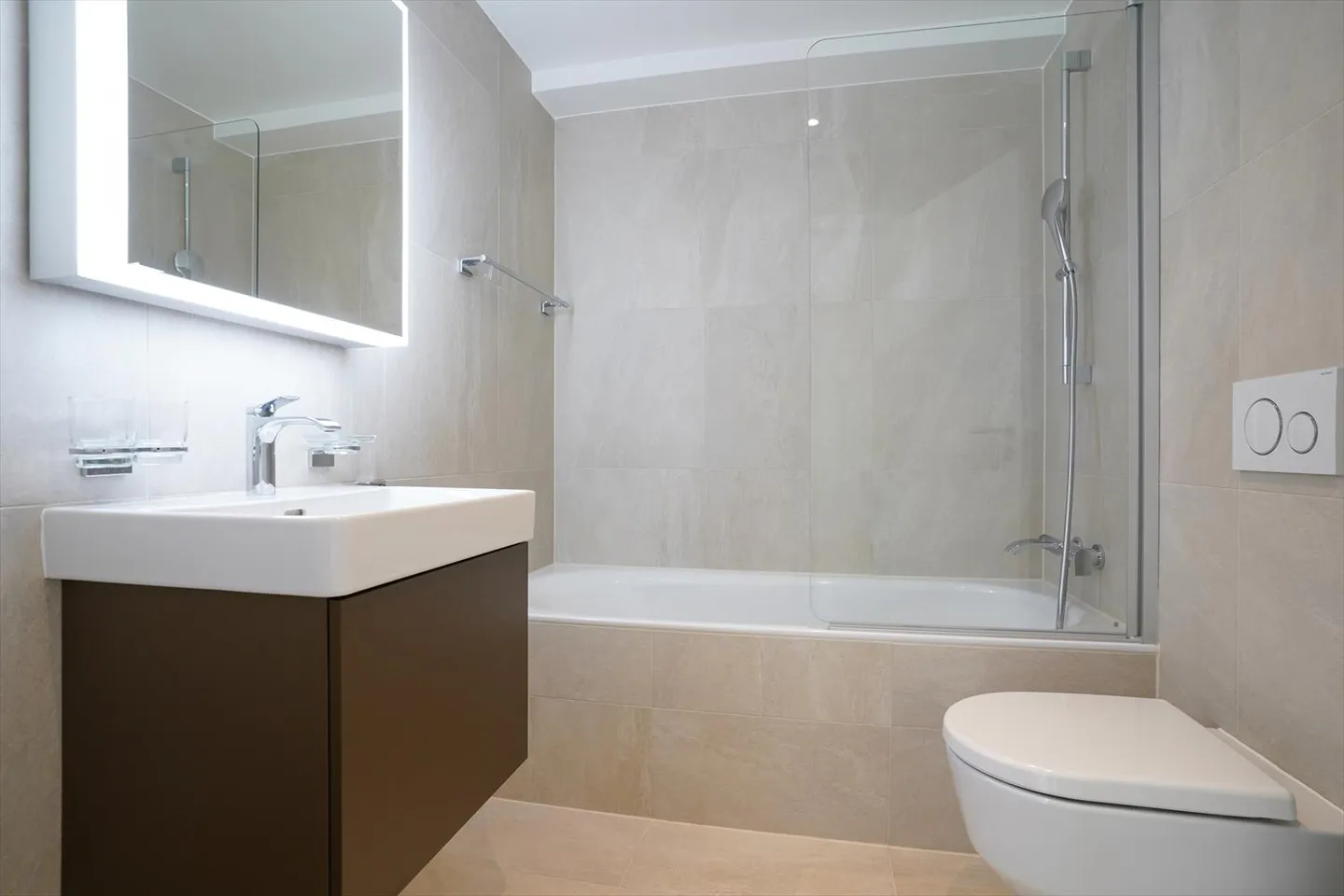 Appartement avec 3 pièces au rez-de-chaussée - Photo 7 sur 8