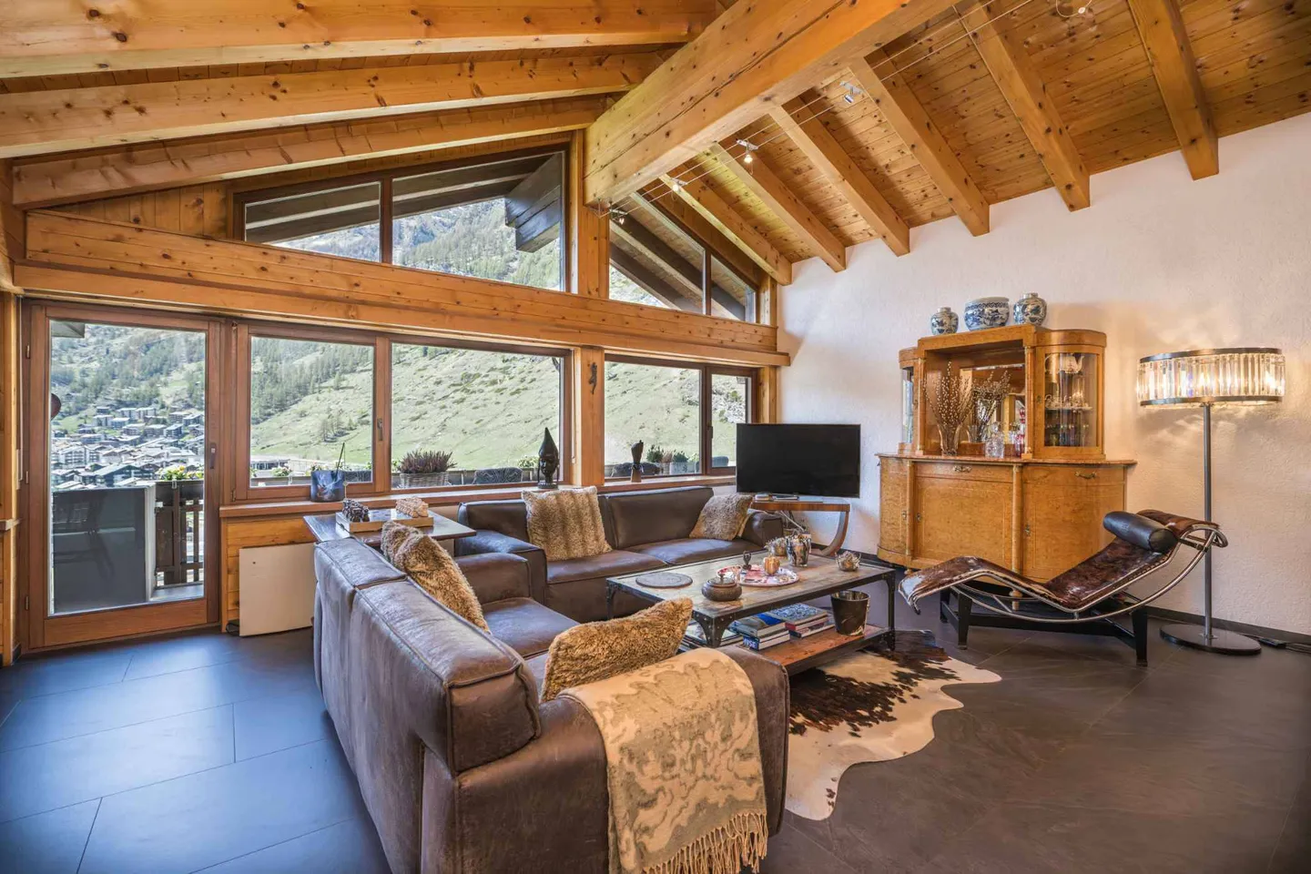 Stunning Penthouse with Matterhorn View - Photo 2 of 13