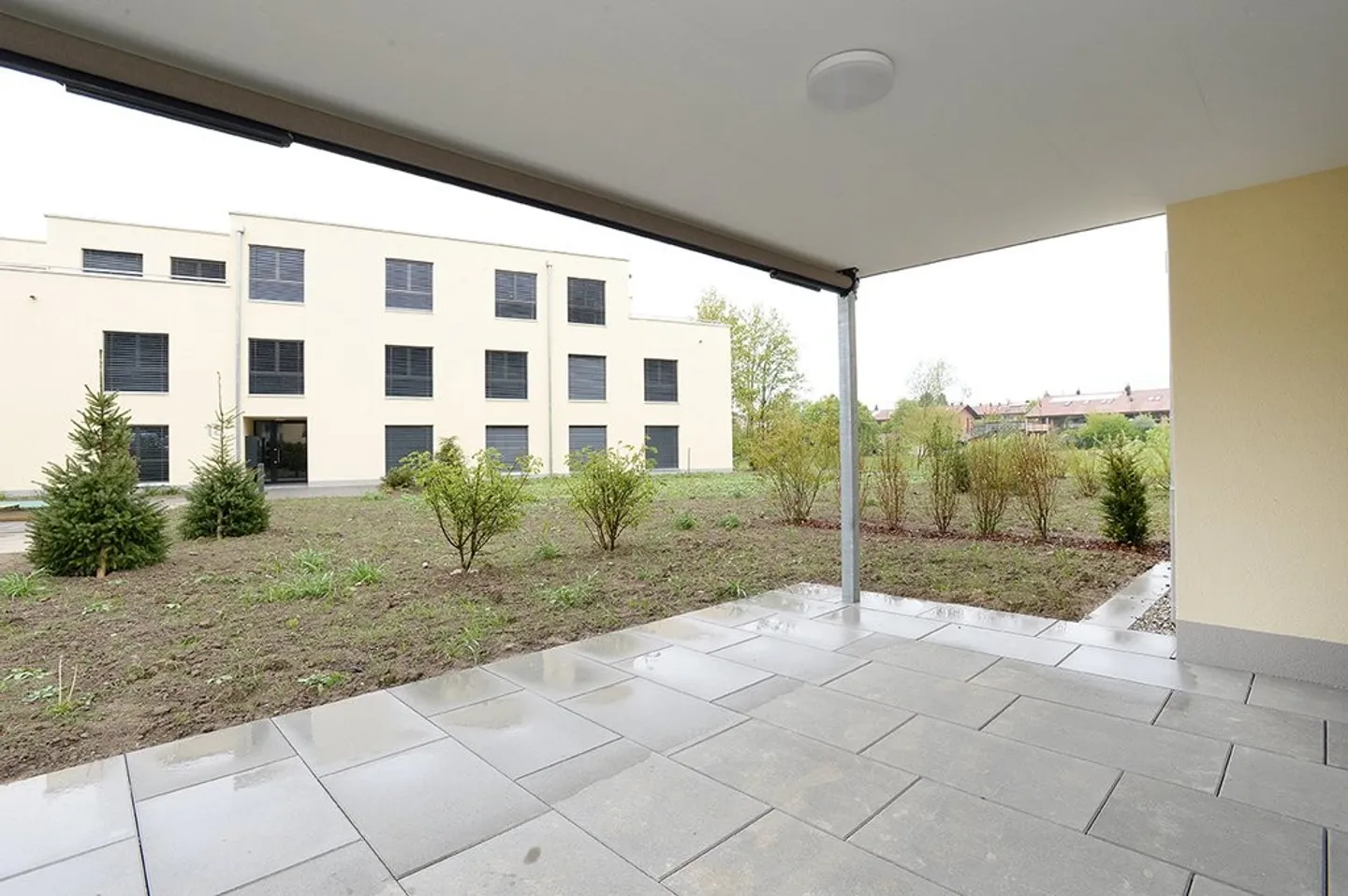 Appartement moderne de 2,5 pièces avec espace de jardin - Photo 6 sur 7