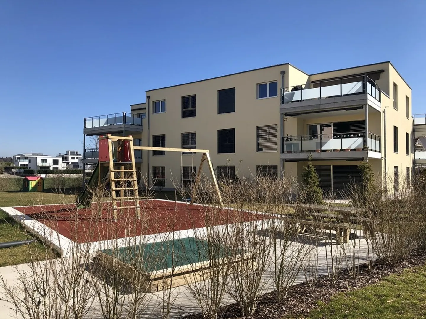 Appartement moderne de 2,5 pièces avec espace de jardin - Photo 7 sur 7