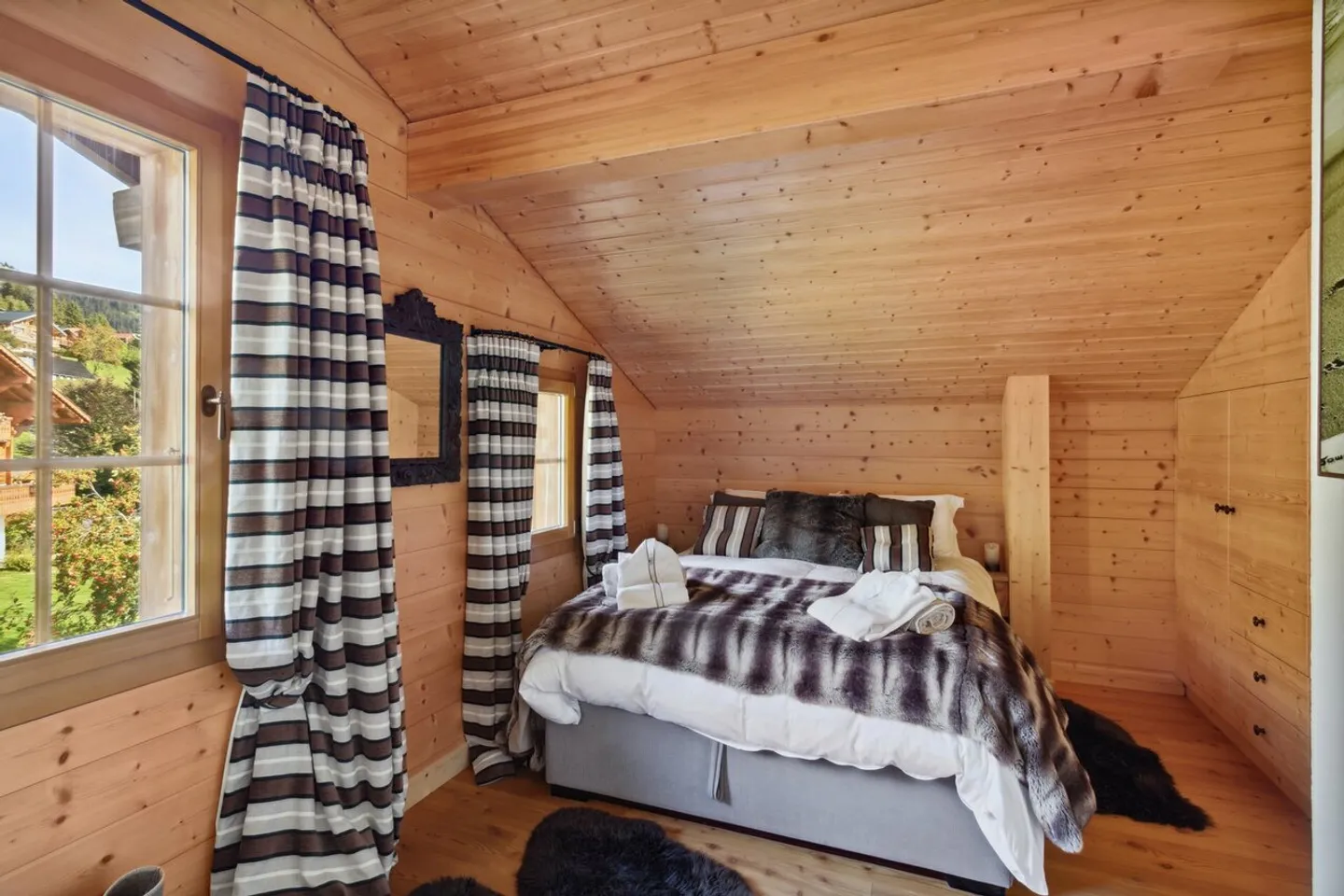 Chalet with home cinema / indoor jacuzzi / panoramic view - Photo 15 of 23