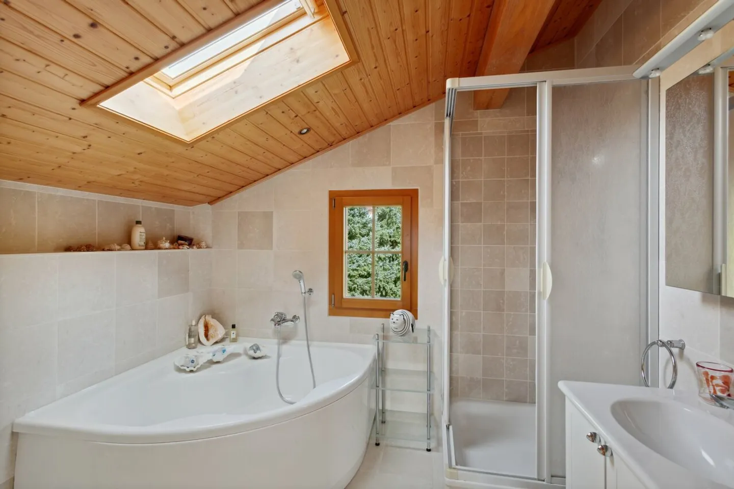 Chalet with home cinema / indoor jacuzzi / panoramic view - Photo 17 of 23