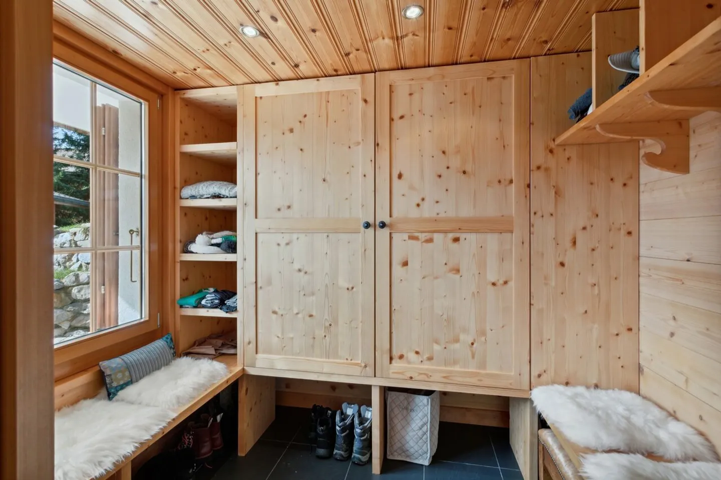 Chalet with home cinema / indoor jacuzzi / panoramic view - Photo 20 of 23