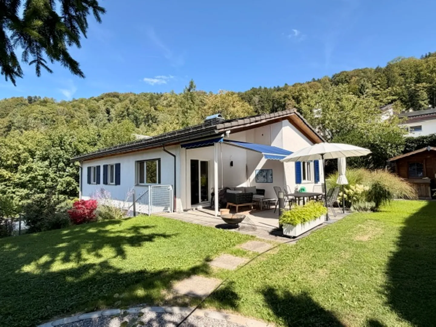 Charmantes Einfamilienhaus mit Atelier - Foto 1 von 15