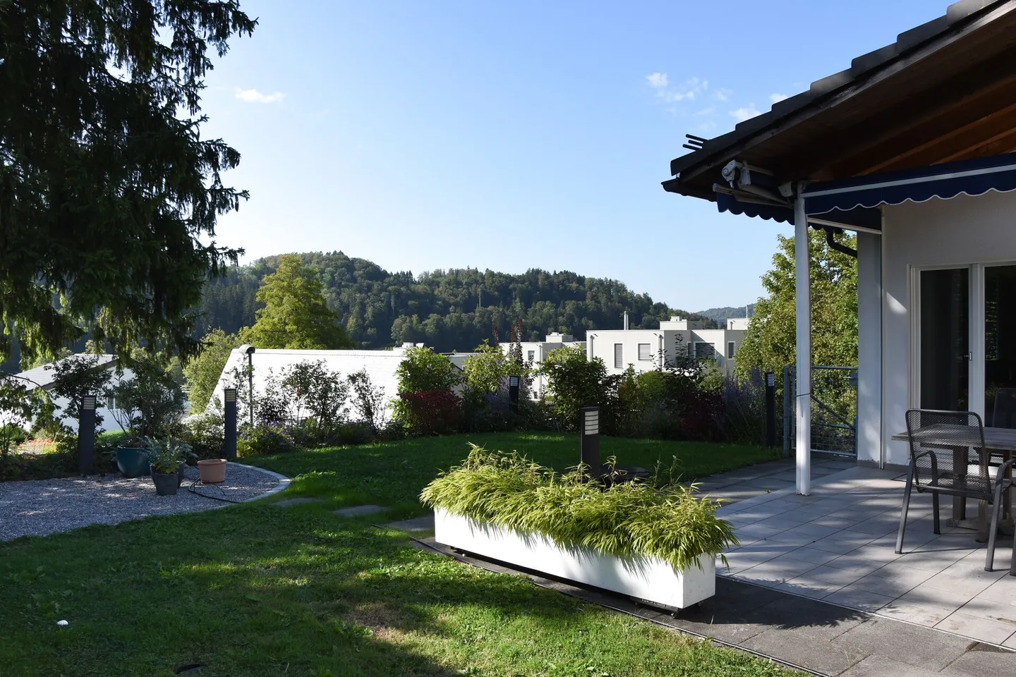 Charmantes Einfamilienhaus mit Atelier - Foto 2 von 15