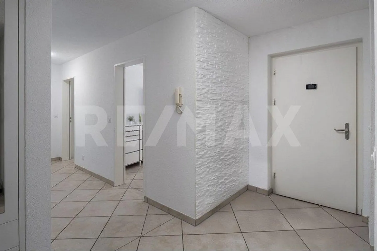 Charming 412 Room Garden Apartment in Buchs (AG) – Your New Home with Comfort Guarantee. - Photo 6 of 13