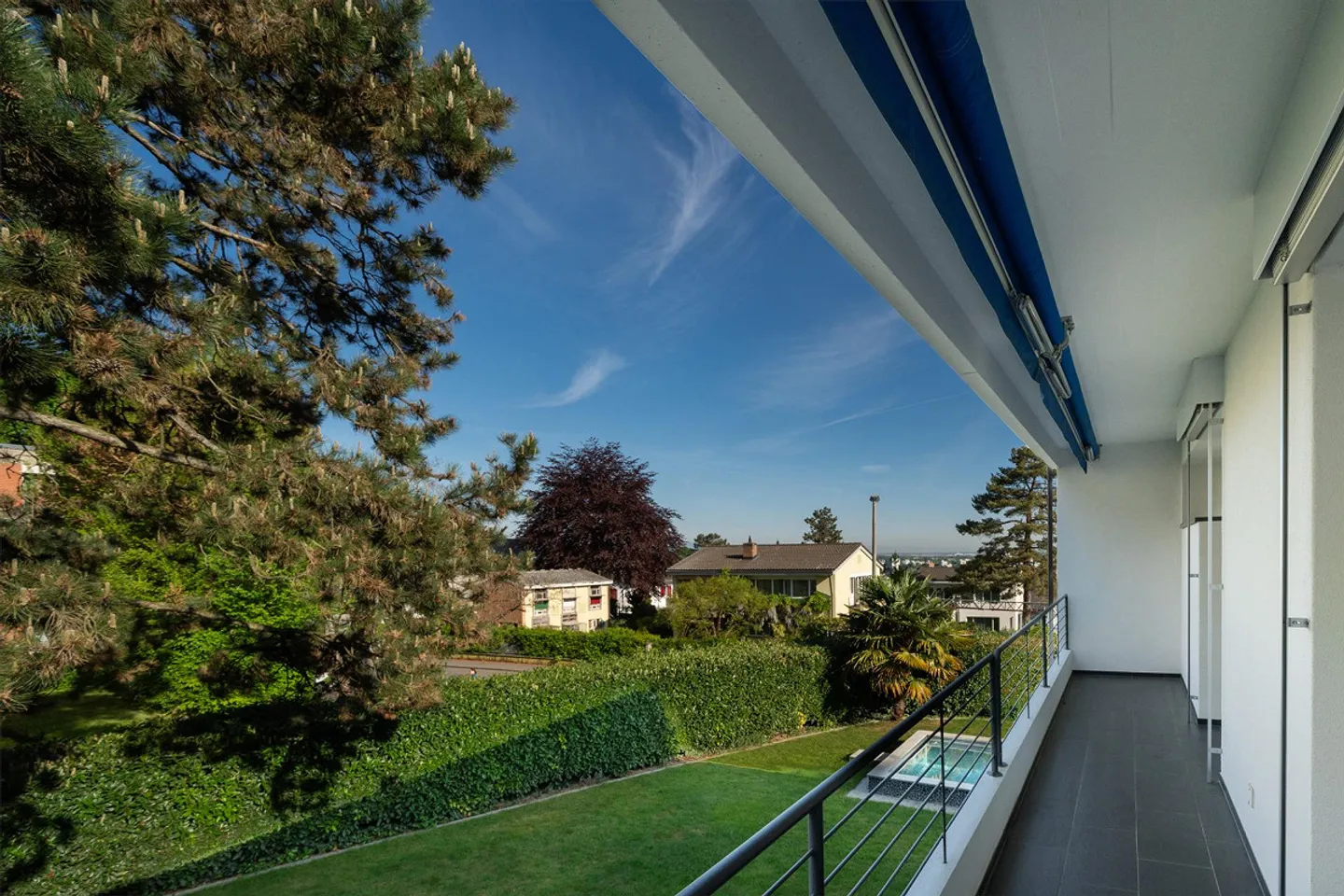 REH exclusif : Indépendant, jardin de rêve, entièrement rénové - Photo 2 sur 12