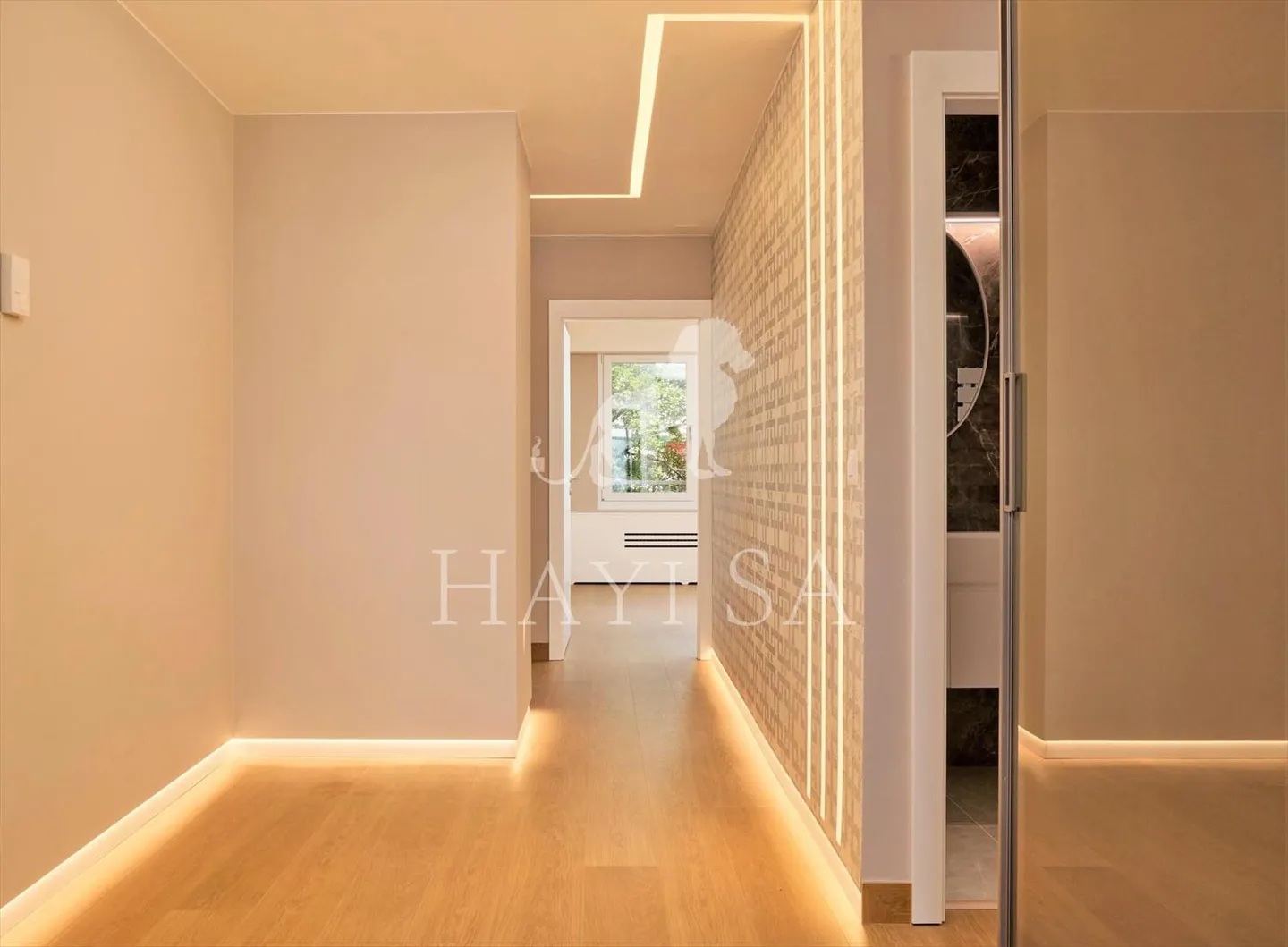 Luxurious 125m2 apartment with balcony and dominant view - Photo 1 of 10