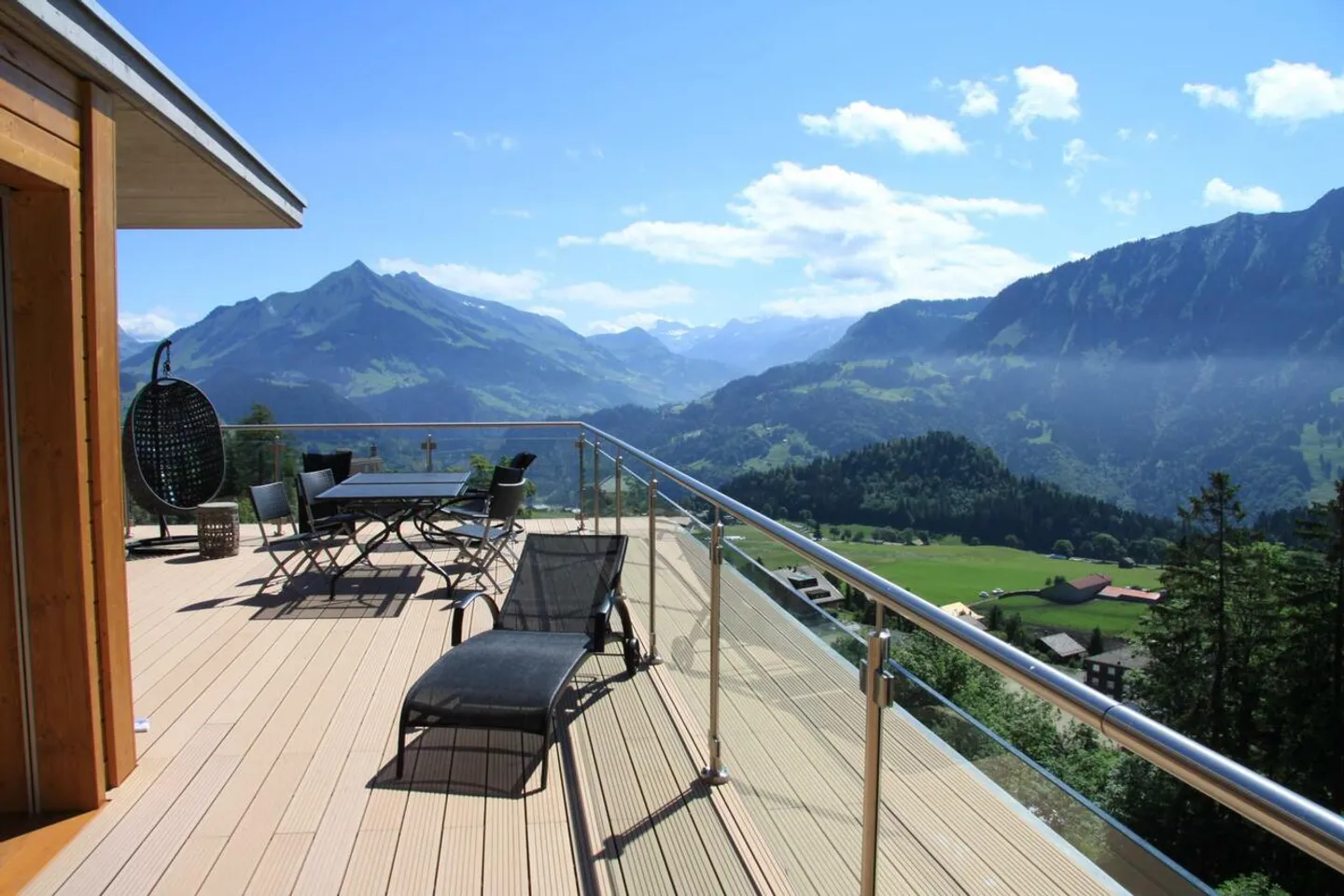 Superbe attique de 5.5 pièces avec vue imprenable sur les montagnes - Photo 2 sur 12