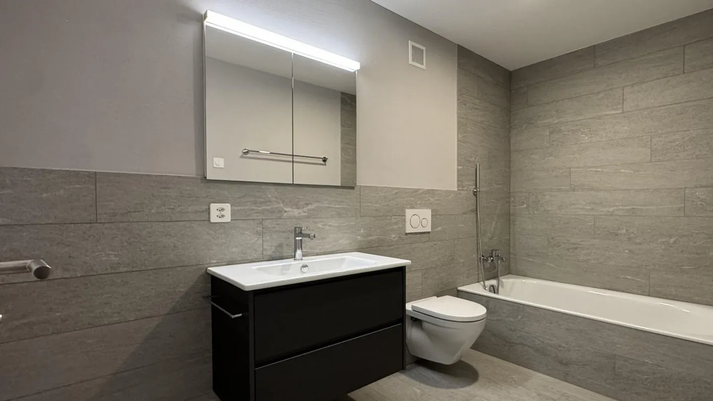 Moderno appartamento di 4,5 stanze in standard di proprietà - Foto 8 di 13