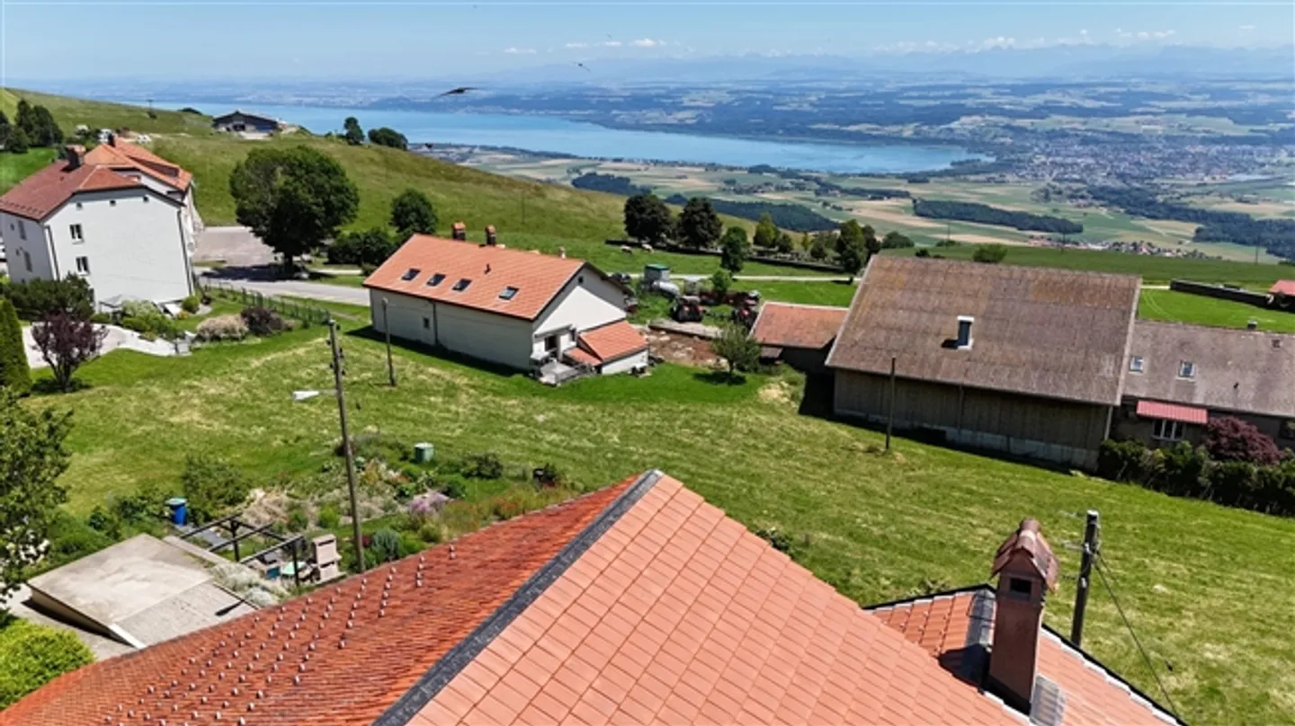 Energy-efficient renovated farmhouse - Photo 1 of 12
