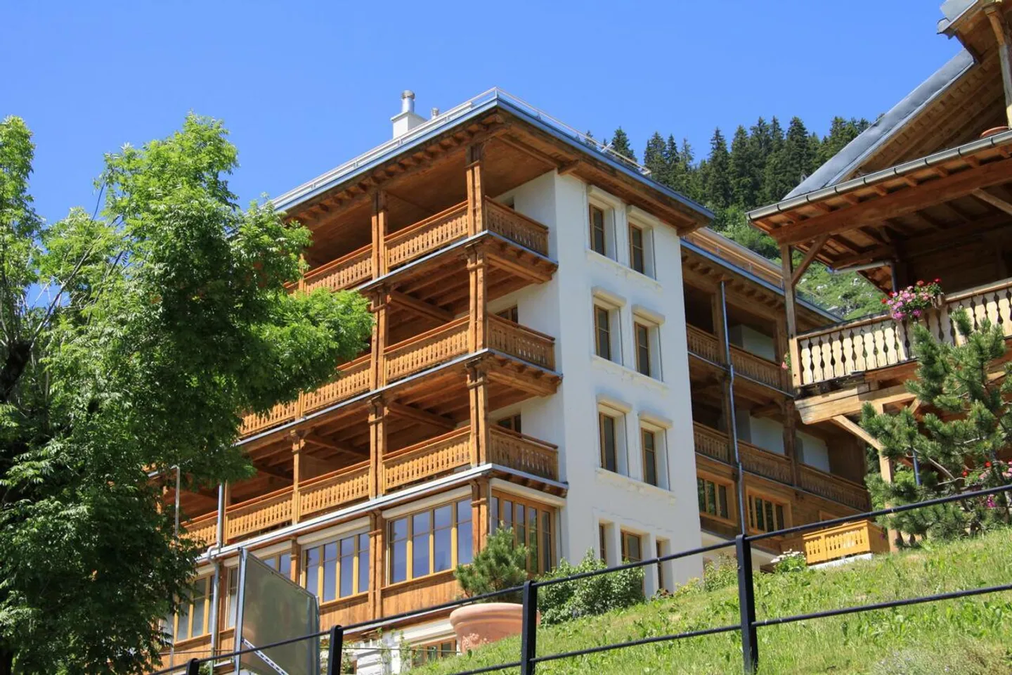 Superbe attique de 5.5 pièces avec vue imprenable sur les montagnes - Photo 9 sur 12