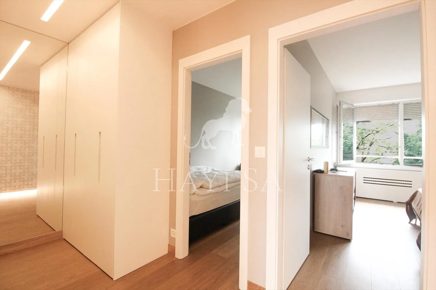 Luxurious 125m2 apartment with balcony and dominant view - Photo 4 of 10