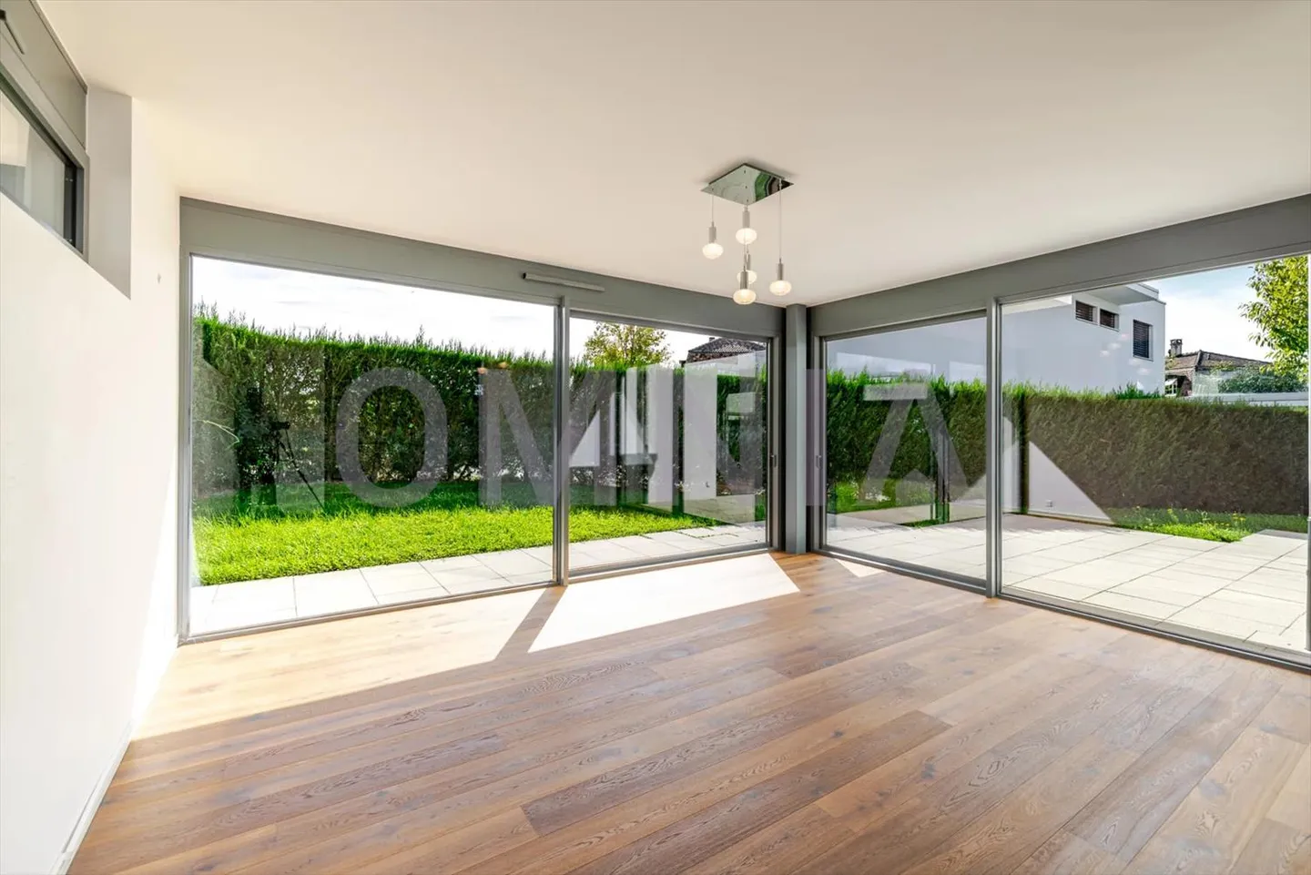 Villa moderna di 270 m2 a pochi passi dal lago! - Foto 1 di 9