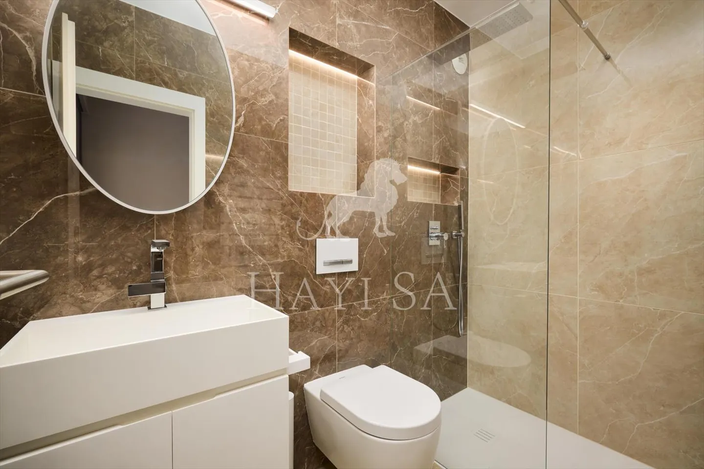 Luxurious 125m2 apartment with balcony and dominant view - Photo 8 of 10