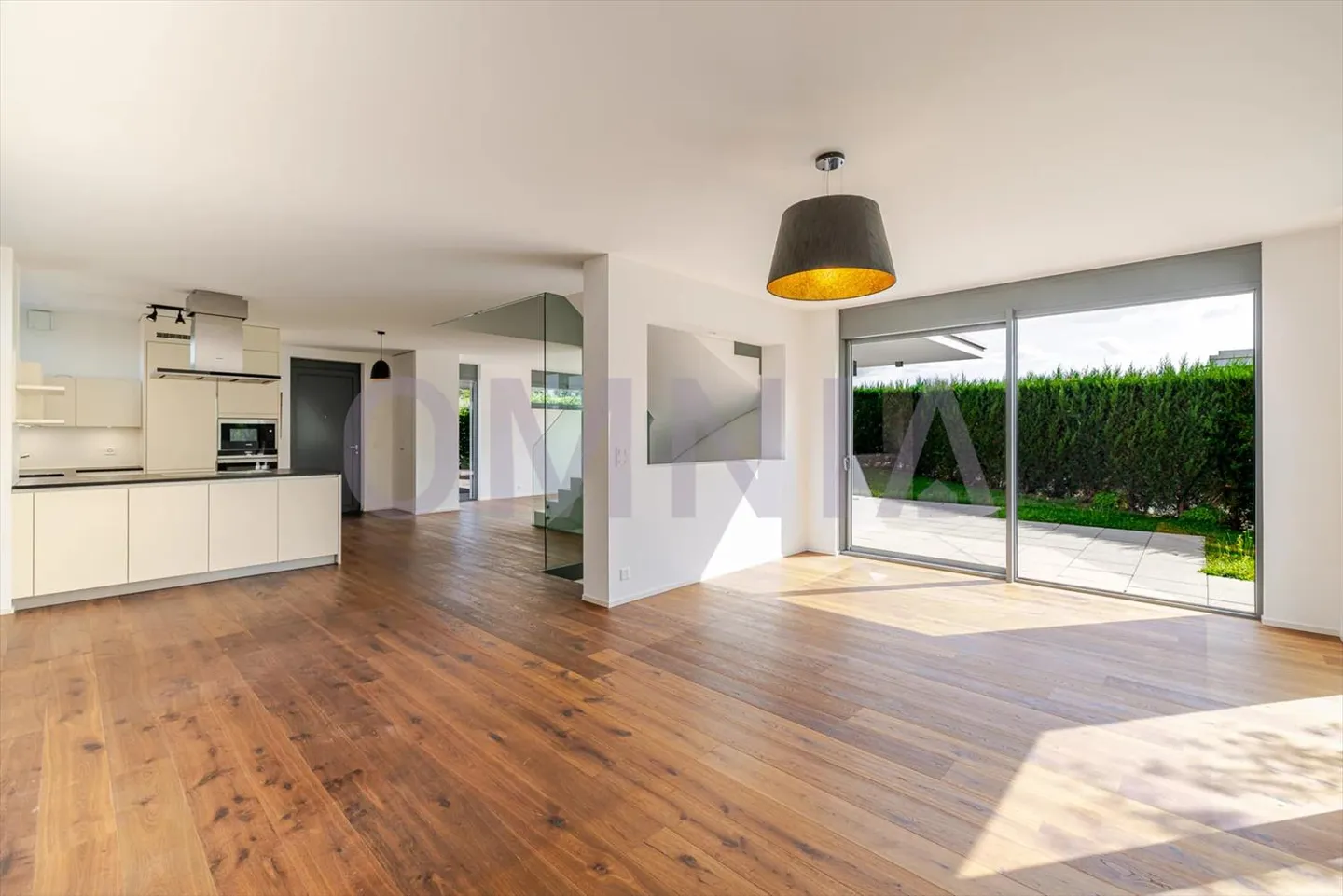 Villa moderna di 270 m2 a pochi passi dal lago! - Foto 4 di 9