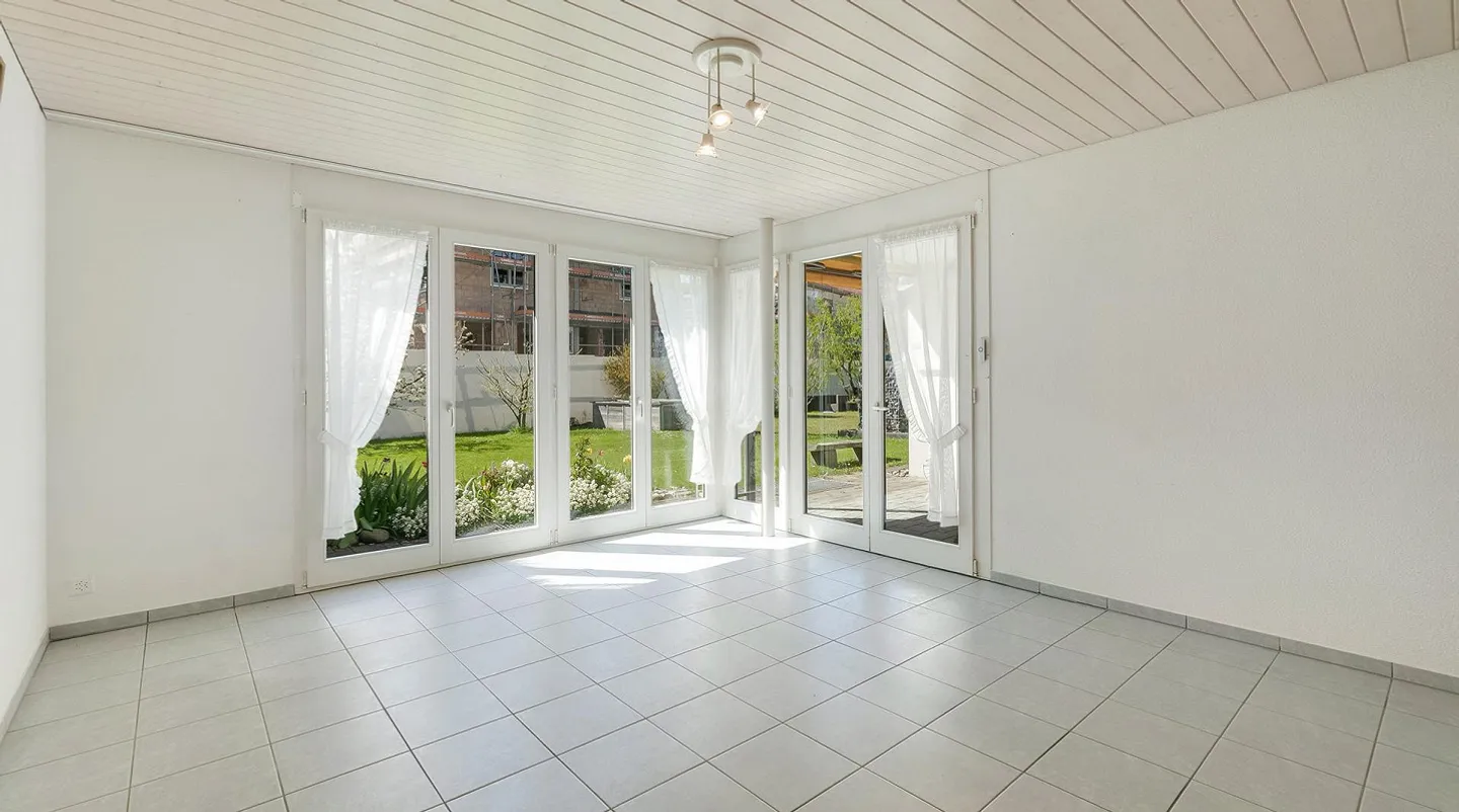Luce, Giardino, Qualità della Vita - Appartamento Attraente in una Posizione Tranquilla - Foto 3 di 16
