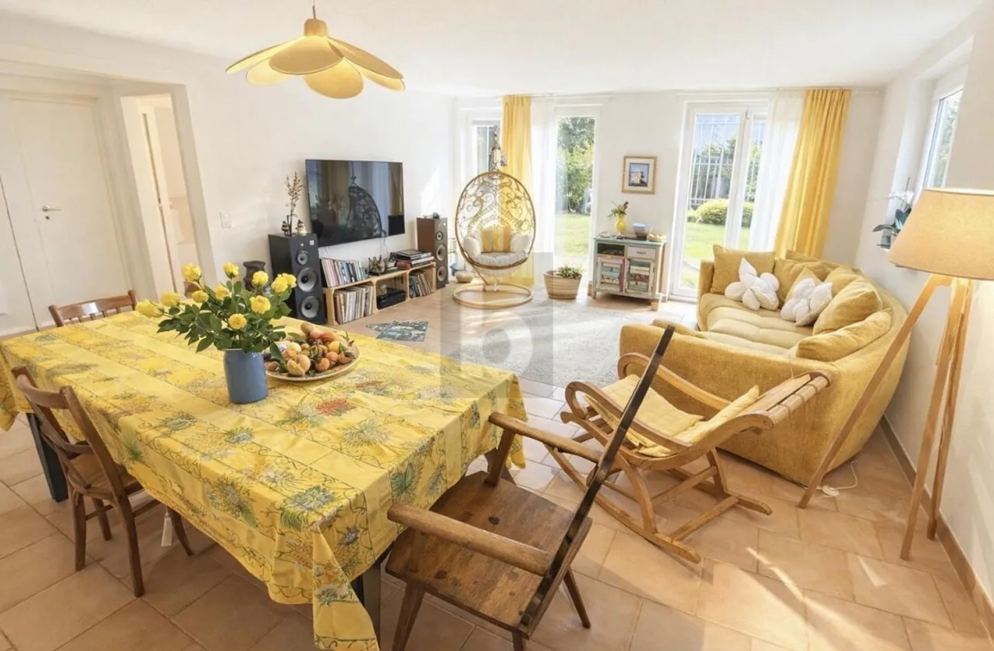 SPAZIOSO, LUMINOSO E ADATTO ALLE FAMIGLIE - Foto 2 di 6