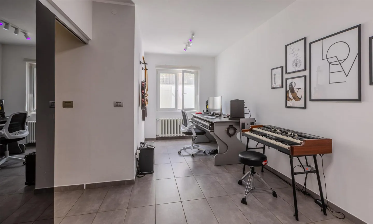 3.5 ROOMS COMPLETELY RENOVATED WITH GARDEN IN CIONA - Photo 5 of 9