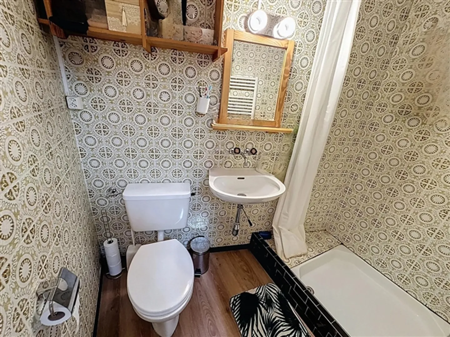 Energy-efficient renovated farmhouse - Photo 9 of 12