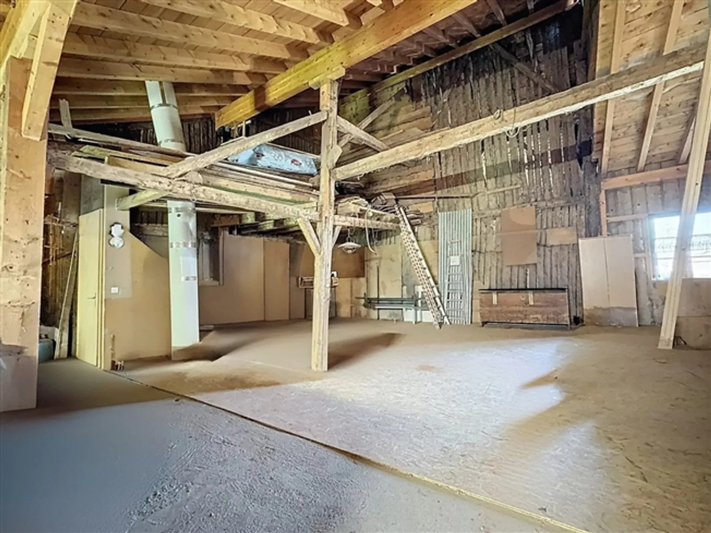 Energy-efficient renovated farmhouse - Photo 11 of 12