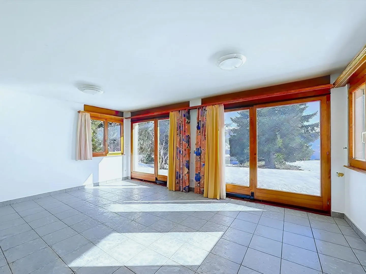 Arbaz, casa affascinante con 6,5 stanze e 240 m2, con parcheggi e spazi coperti - Foto 2 di 8