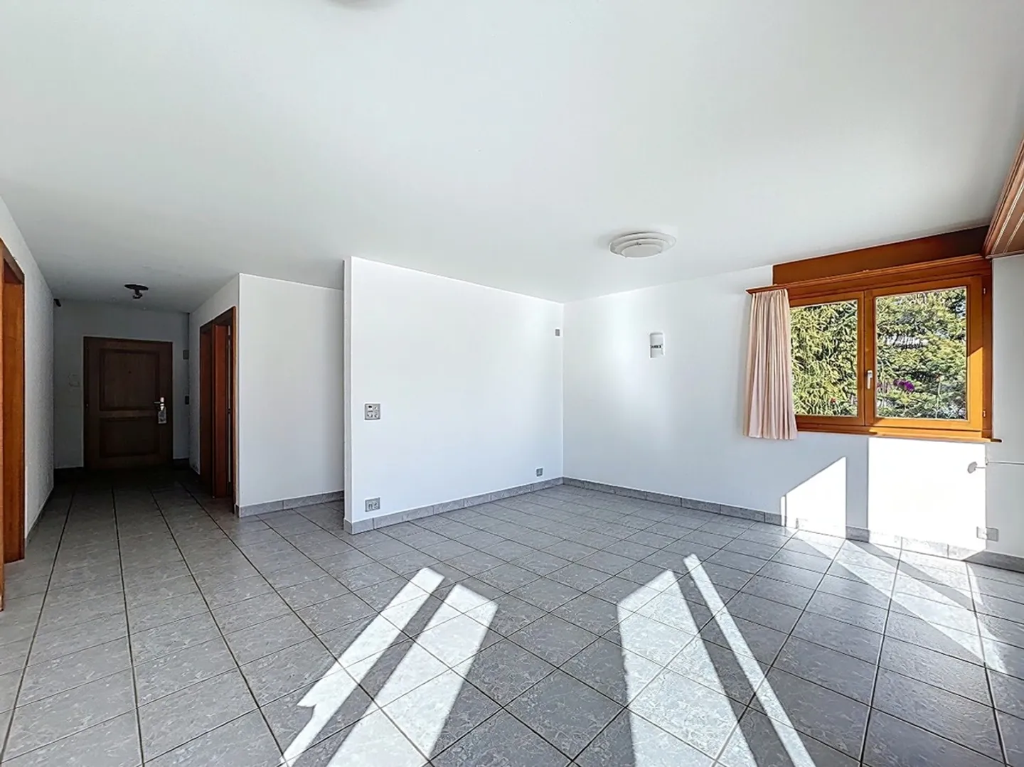 Arbaz, casa affascinante con 6,5 stanze e 240 m2, con parcheggi e spazi coperti - Foto 3 di 8