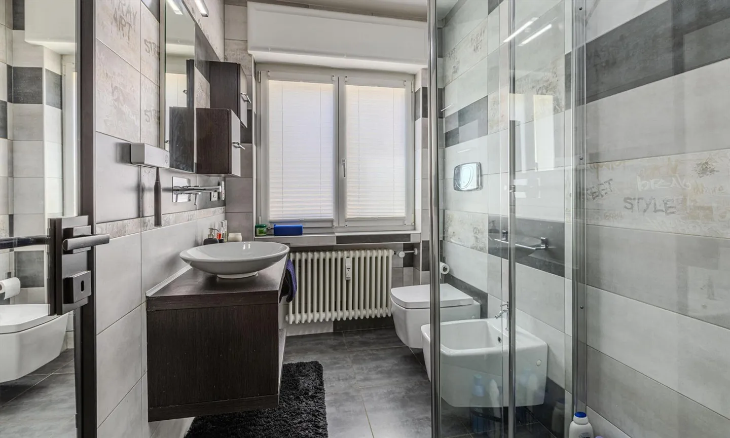 3.5 ROOMS COMPLETELY RENOVATED WITH GARDEN IN CIONA - Photo 7 of 9