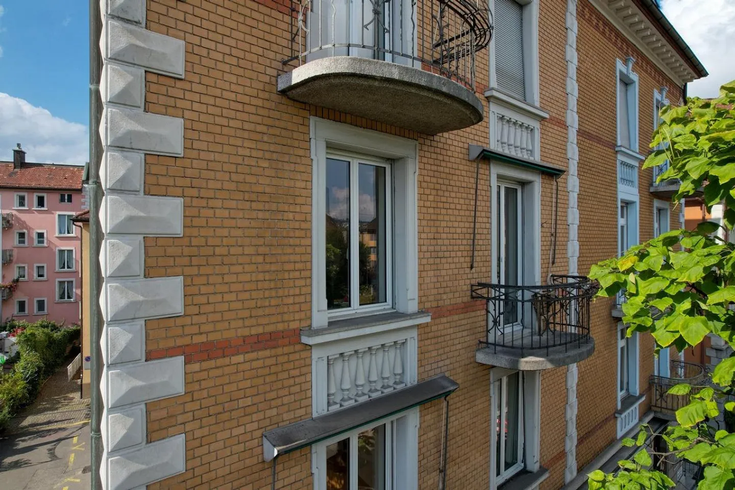 Historisches Mehrfamilienhaus in Zürich - Foto 3 von 13