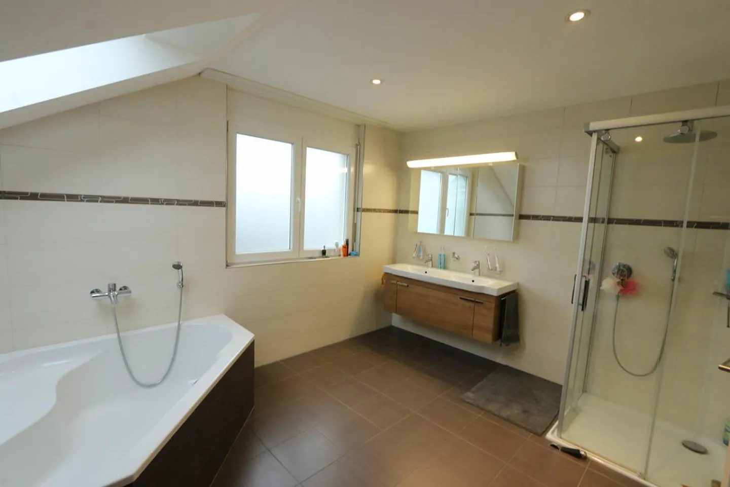 Sonnenverwöhntes Einfamilienhaus mit Garten - Foto 6 von 13