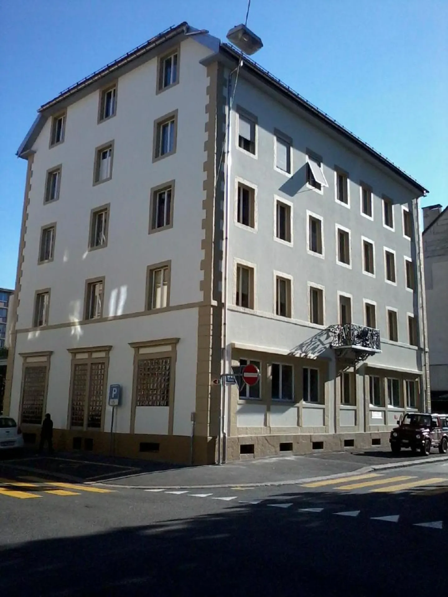 Property of a pension object with two building-ready plots in Le Locle (NE) - Photo 1 of 8