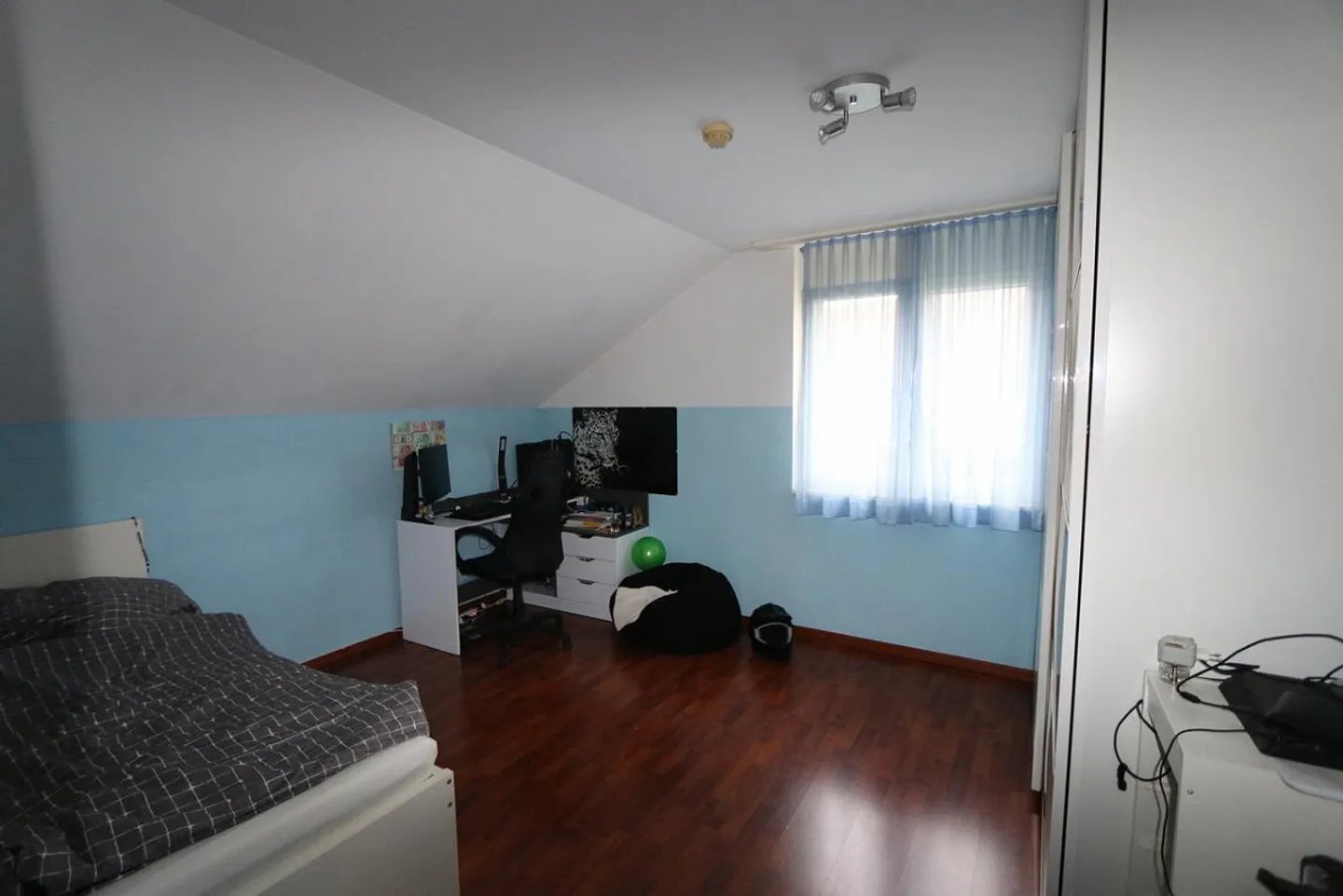 Sonnenverwöhntes Einfamilienhaus mit Garten - Foto 12 von 13