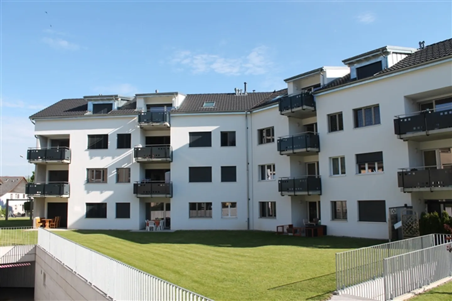 «Außenparkplatz Nr. 19» - Foto 2 von 3