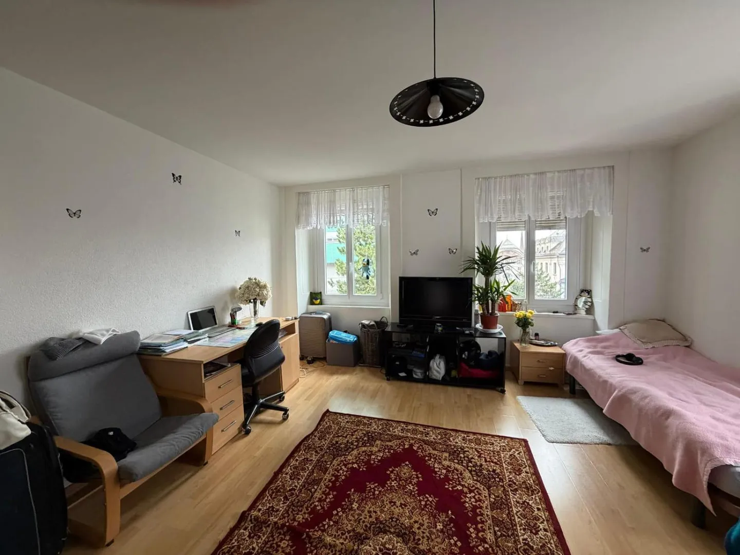 Property of a pension object with two building-ready plots in Le Locle (NE) - Photo 4 of 8