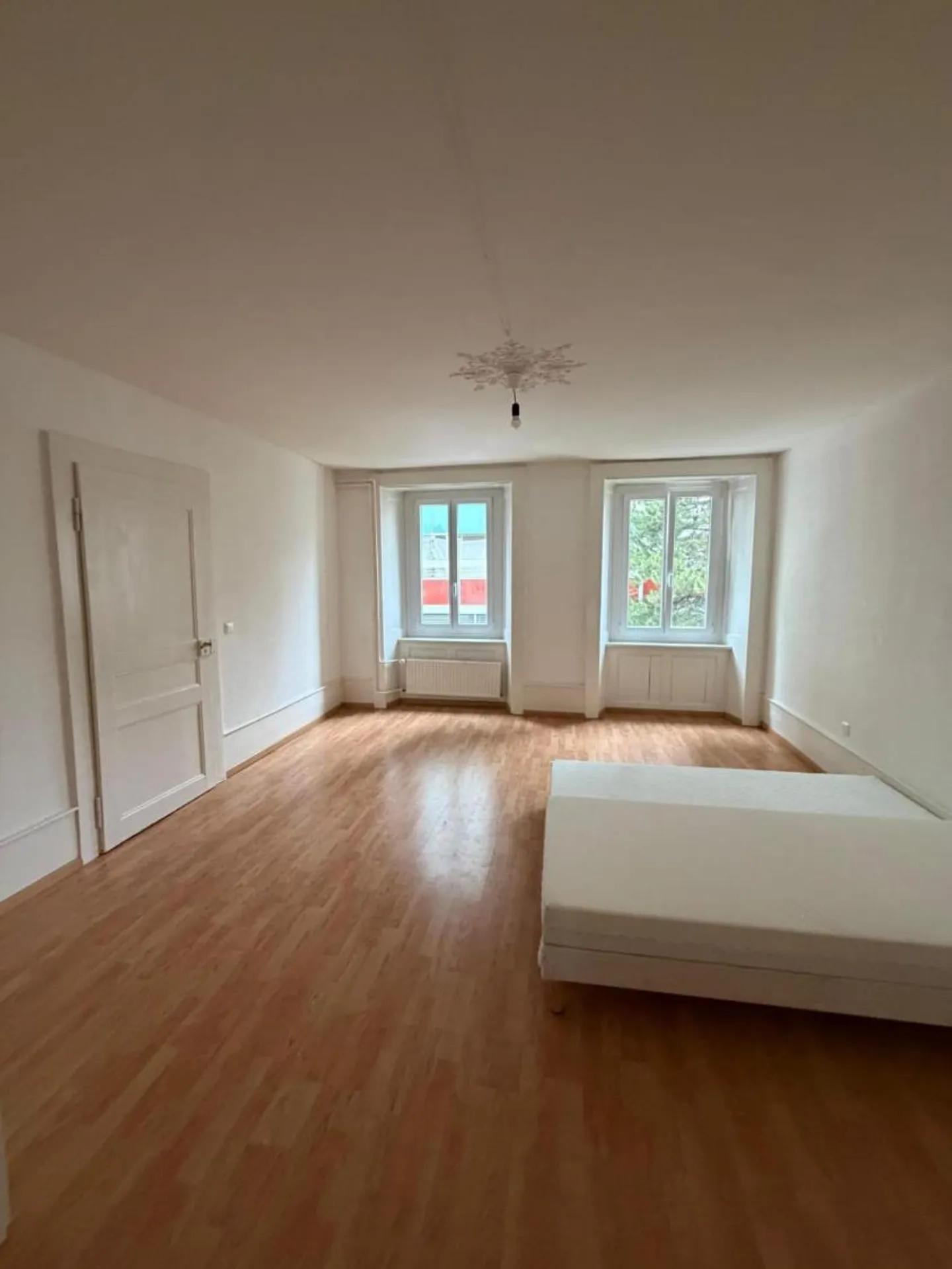 Property of a pension object with two building-ready plots in Le Locle (NE) - Photo 5 of 8