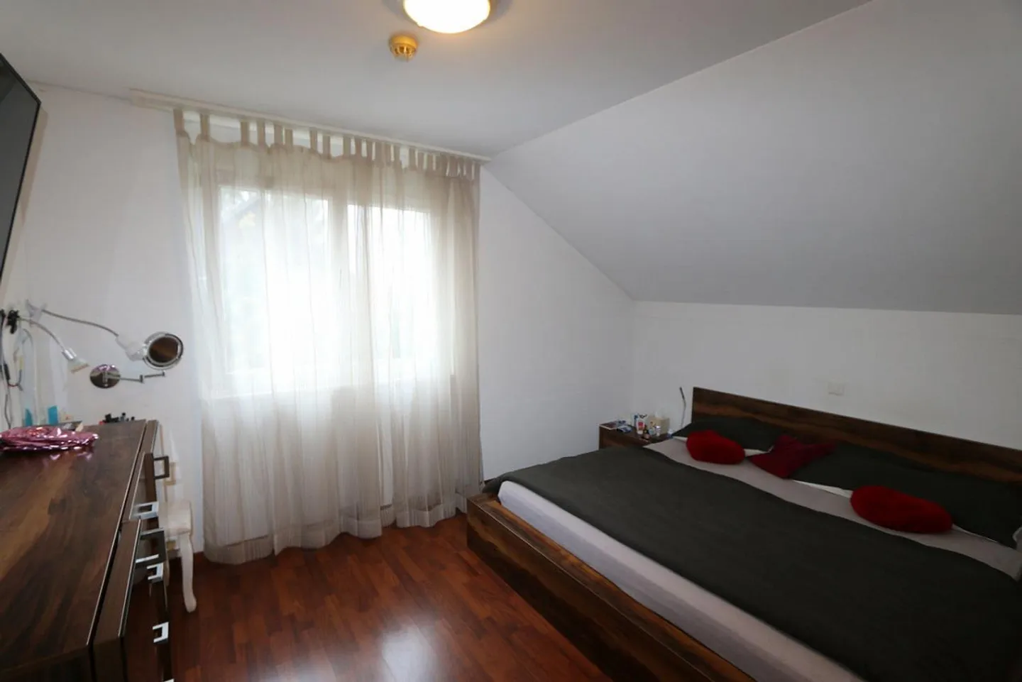 Sonnenverwöhntes Einfamilienhaus mit Garten - Foto 10 von 13