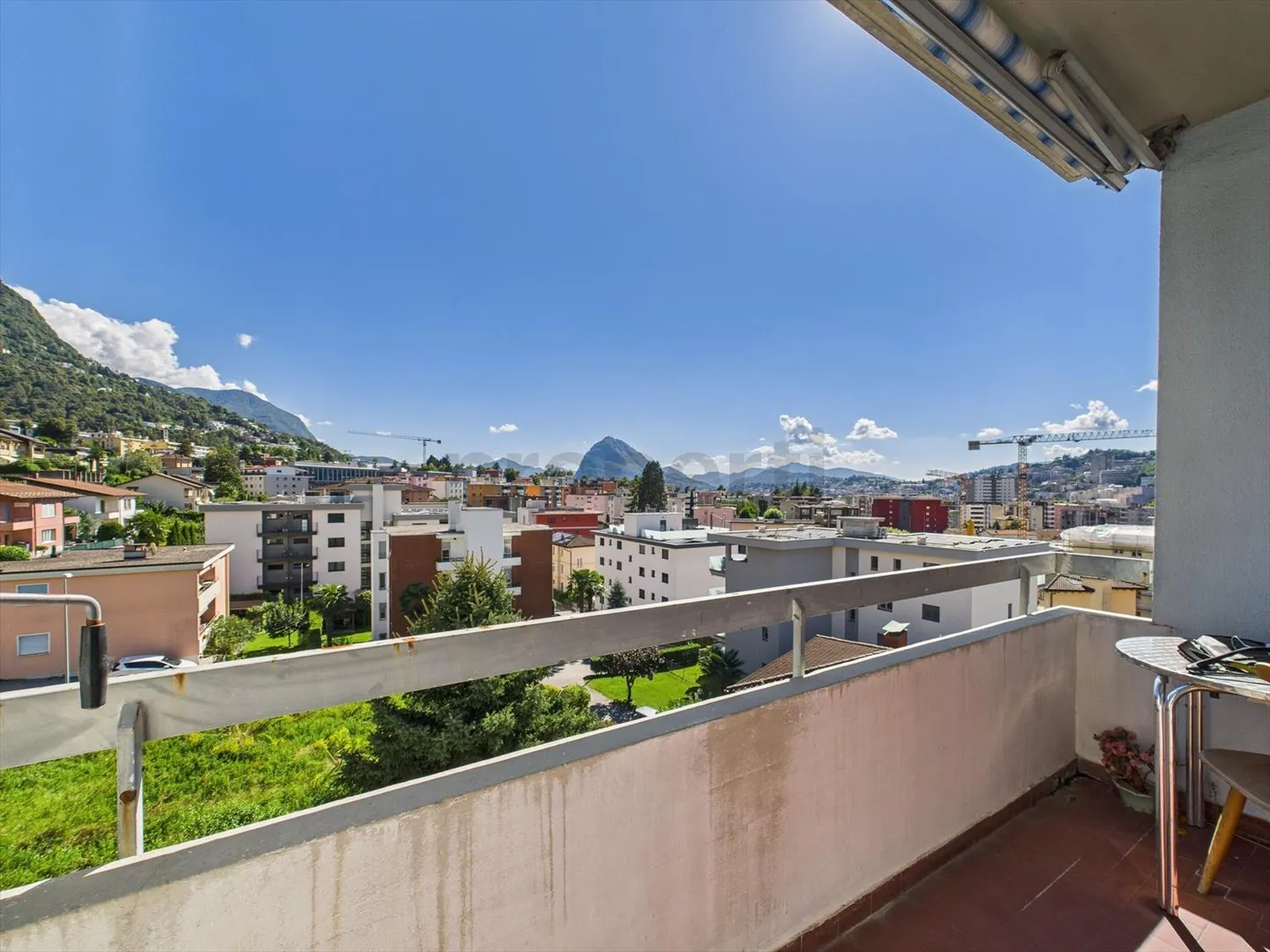 Exclusive 3.5-room apartment in Lugano, TI - Unique living concept in a central location - Photo 7 of 10