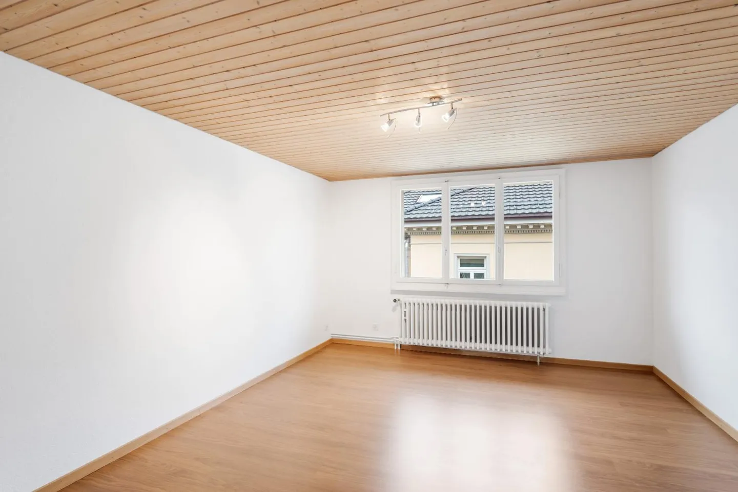 Charmante Wohnung in Glarus - Foto 2 von 10