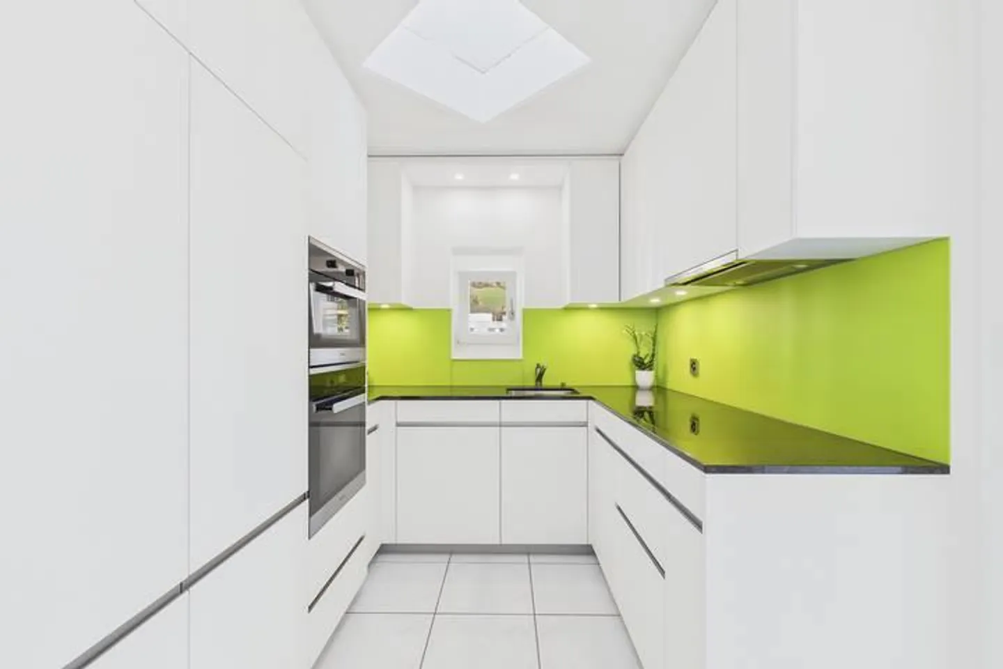 Living Comfort on Two Levels: Terrace Attic with Beautiful Views - Photo 3 of 6