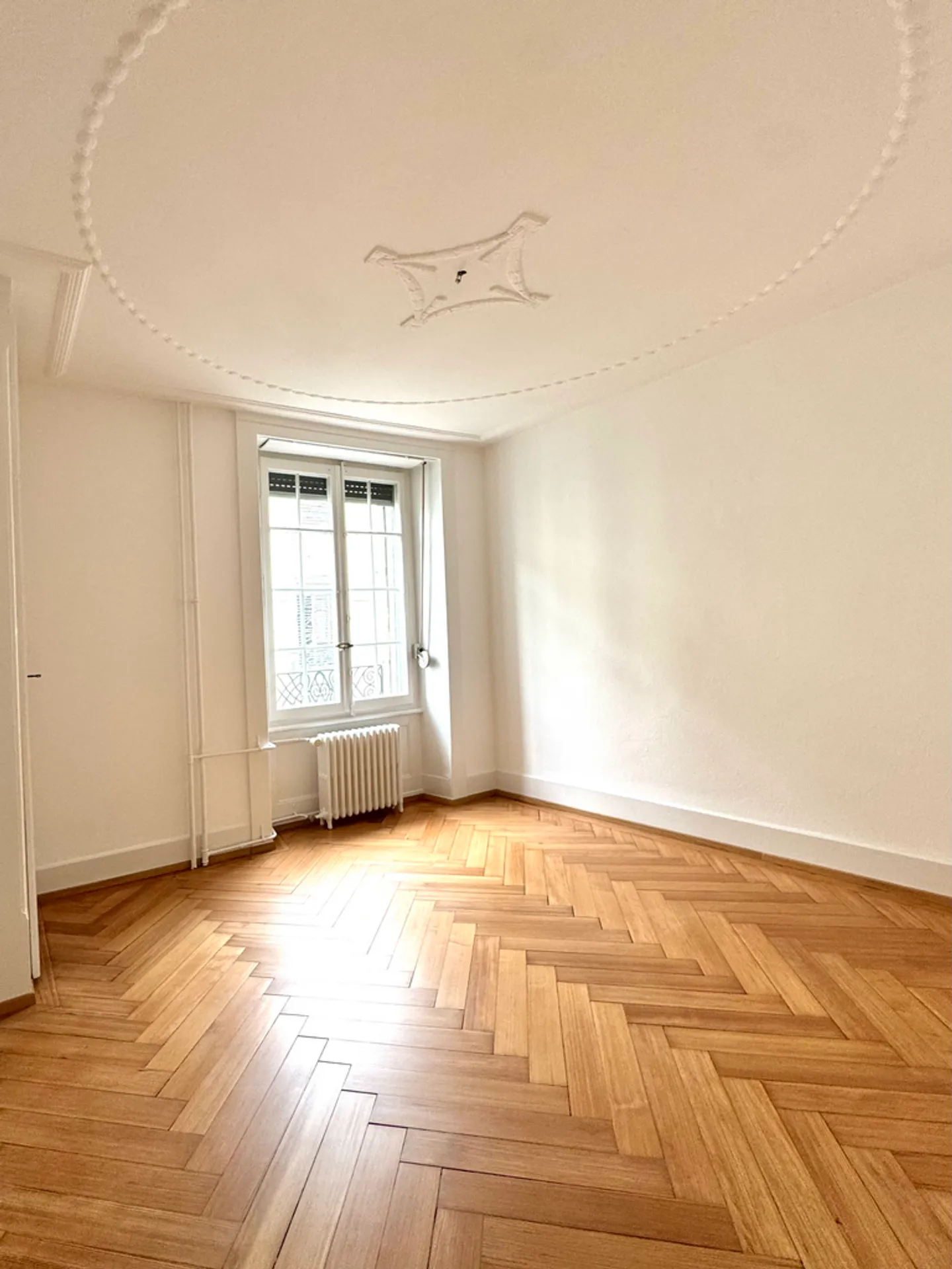 Charming Apartment in Lausanne - Photo 2 of 6