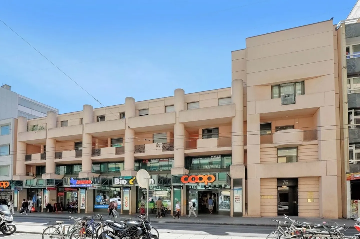 Superb duplex with private garden in Plainpalais - Photo 1 of 9