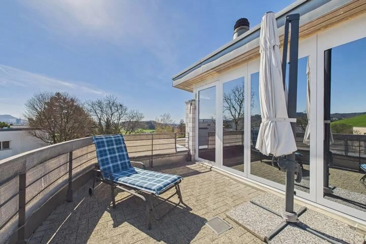 Living Comfort on Two Levels: Terrace Attic with Beautiful Views - Photo 5 of 6