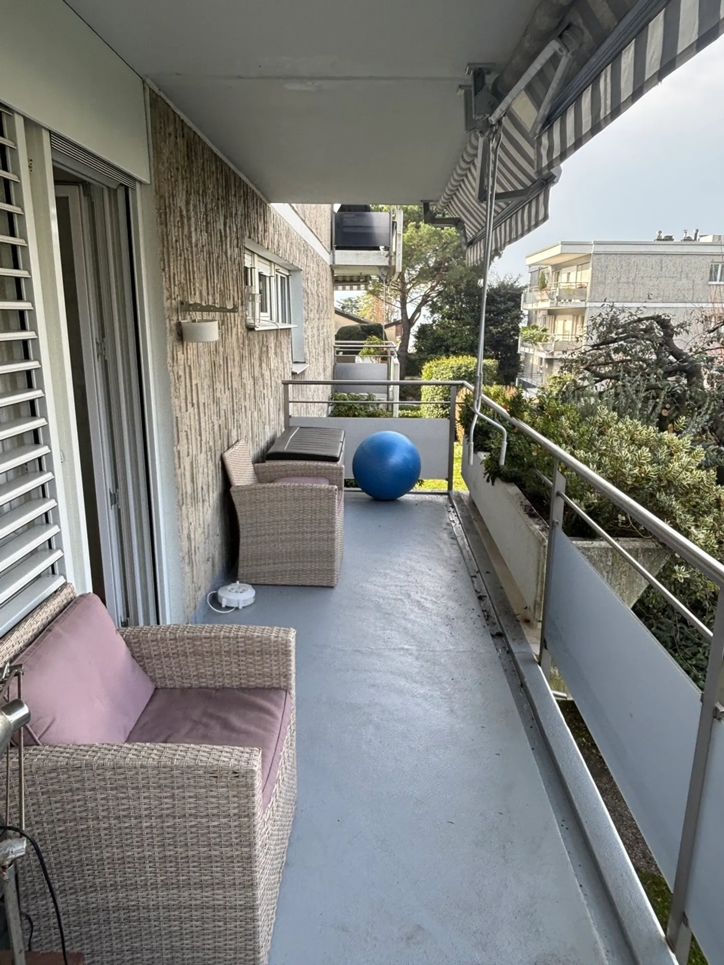 For rent near the lake, beautiful 3.5-room apartment - Photo 9 of 9