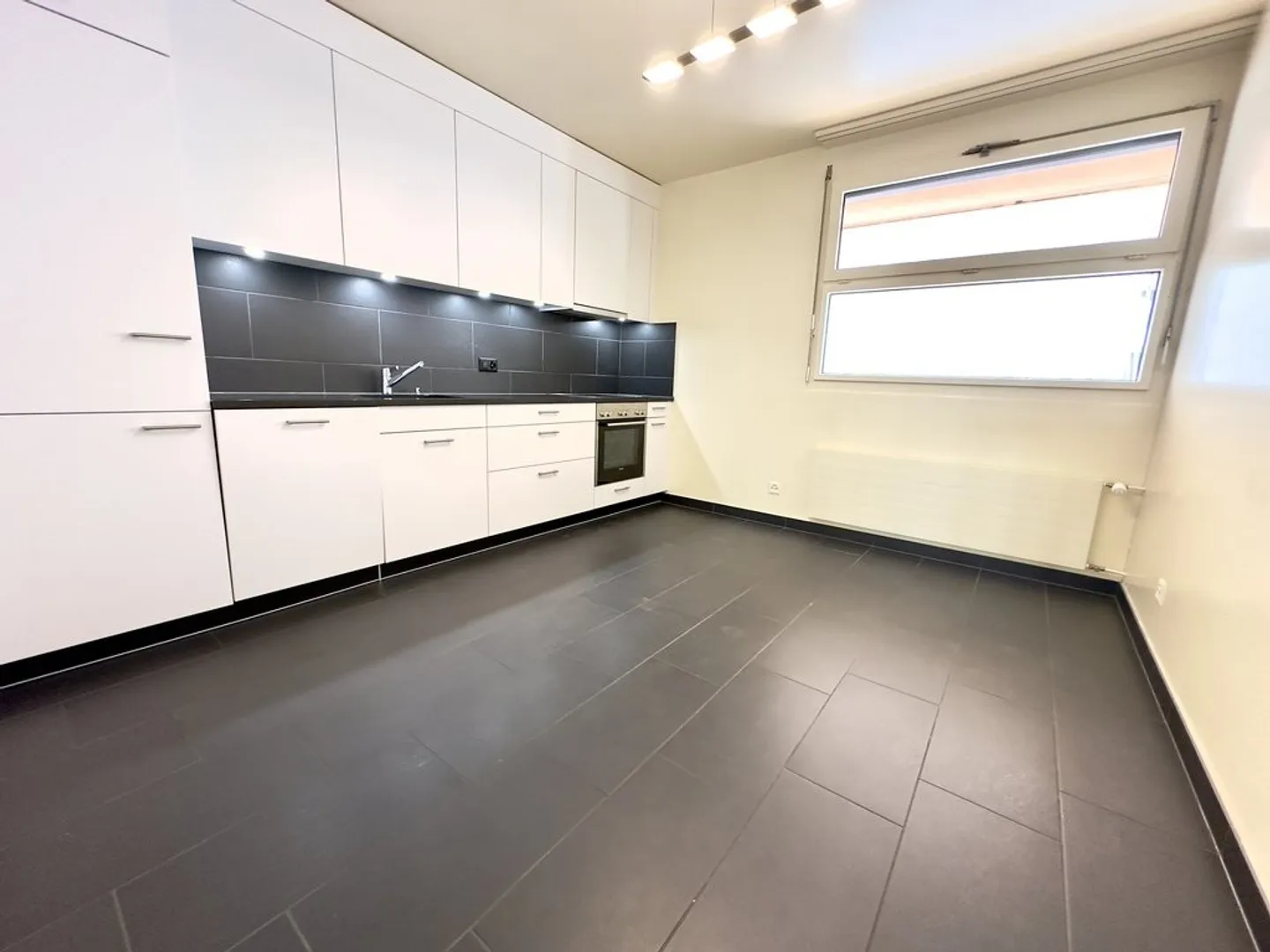 Superb duplex with private garden in Plainpalais - Photo 4 of 9